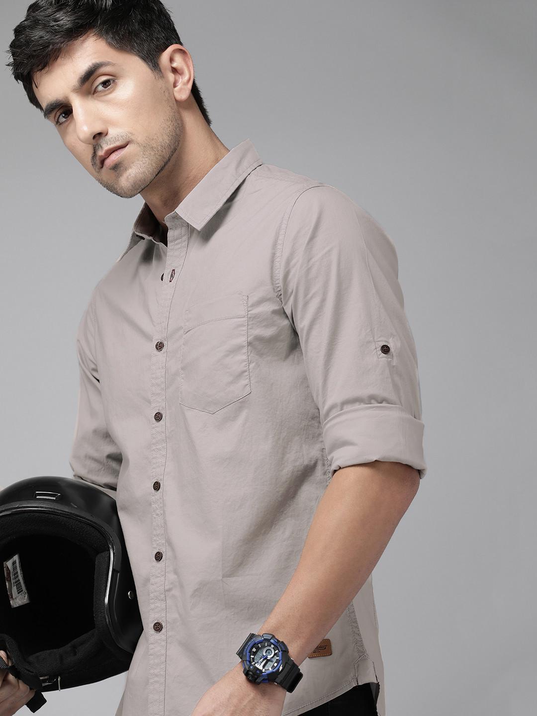 The Roadster Lifestyle Co. Men Solid Spread Collar Roll-Up Sleeves Casual Shirt