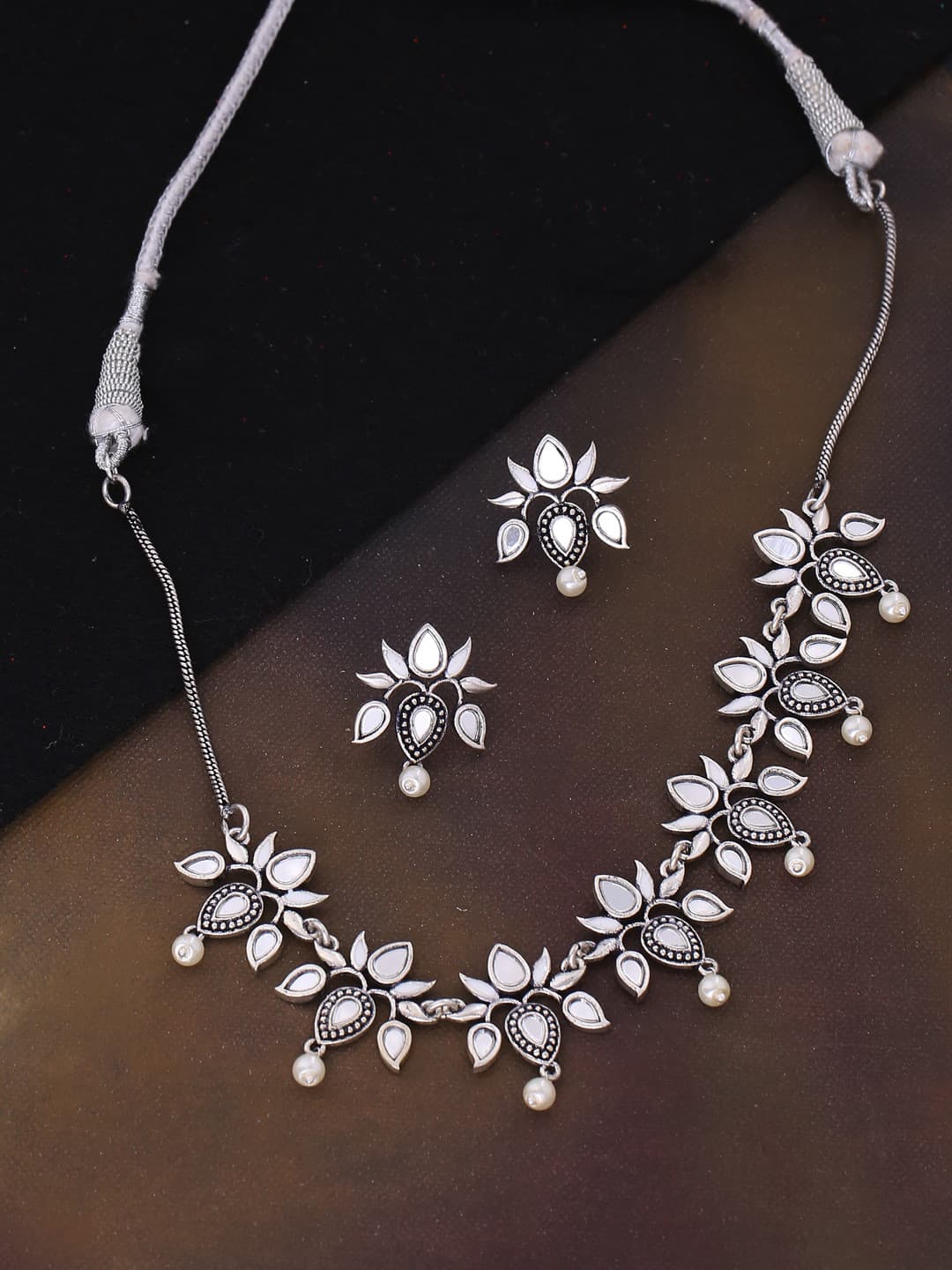 Amaira Mirror Details Necklace Set