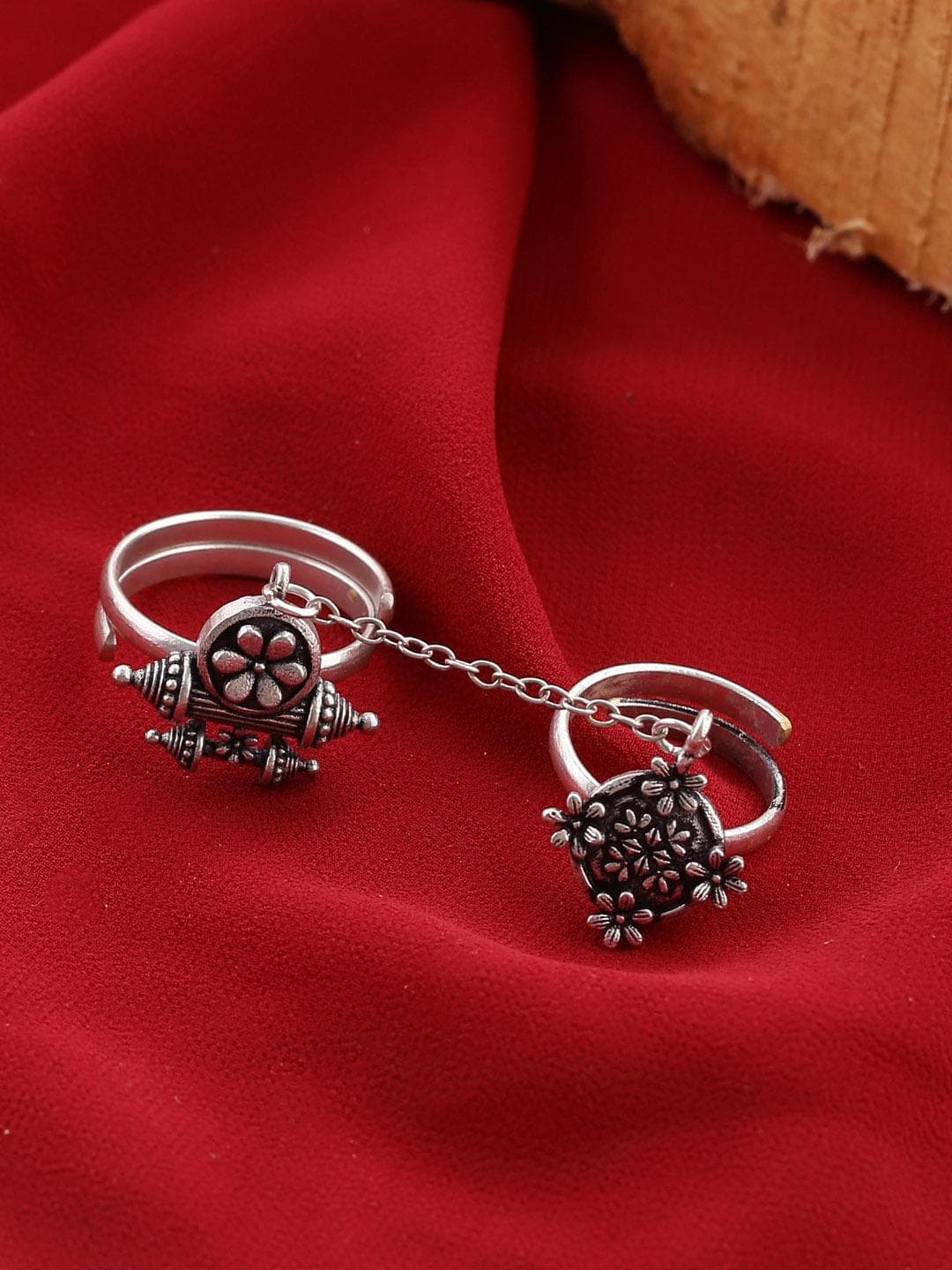 Nayantara Dual-Finger Statement Ring