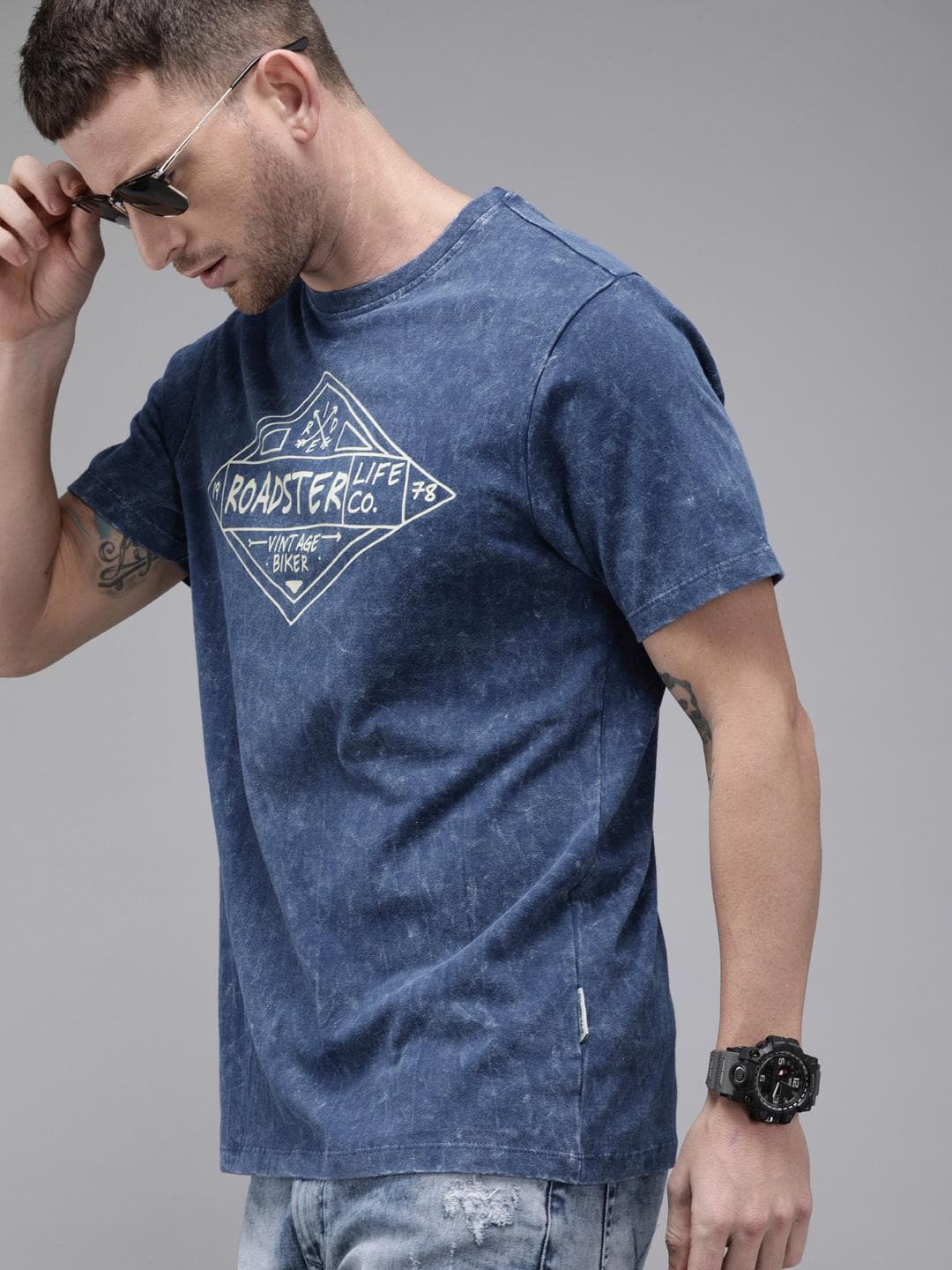 Roadster Men Blue Laundered Graphic Printed Round Neck Pure Cotton T-shirt