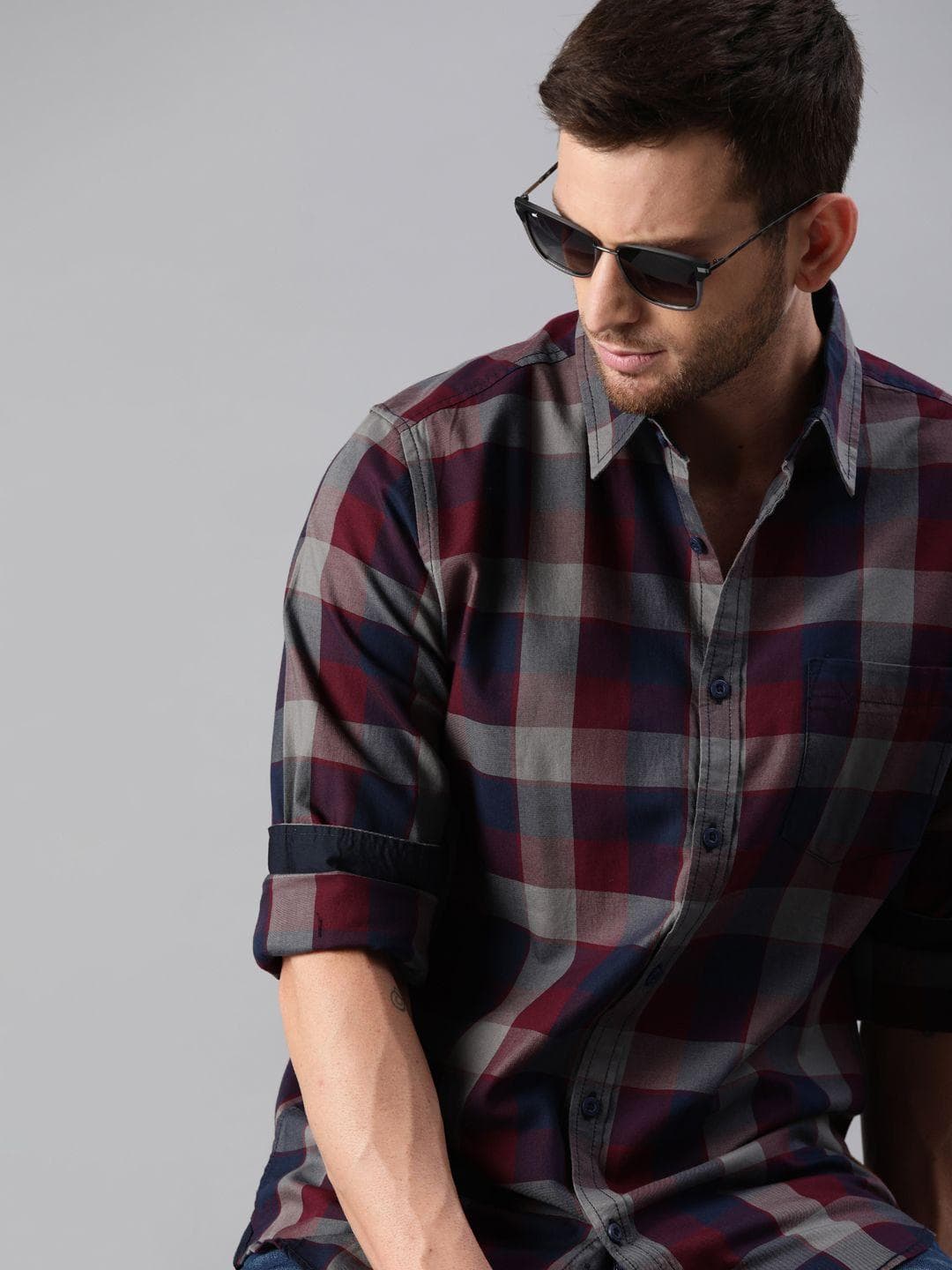 Roadster Men Maroon & Navy Blue Regular Fit Checked Casual Shirt