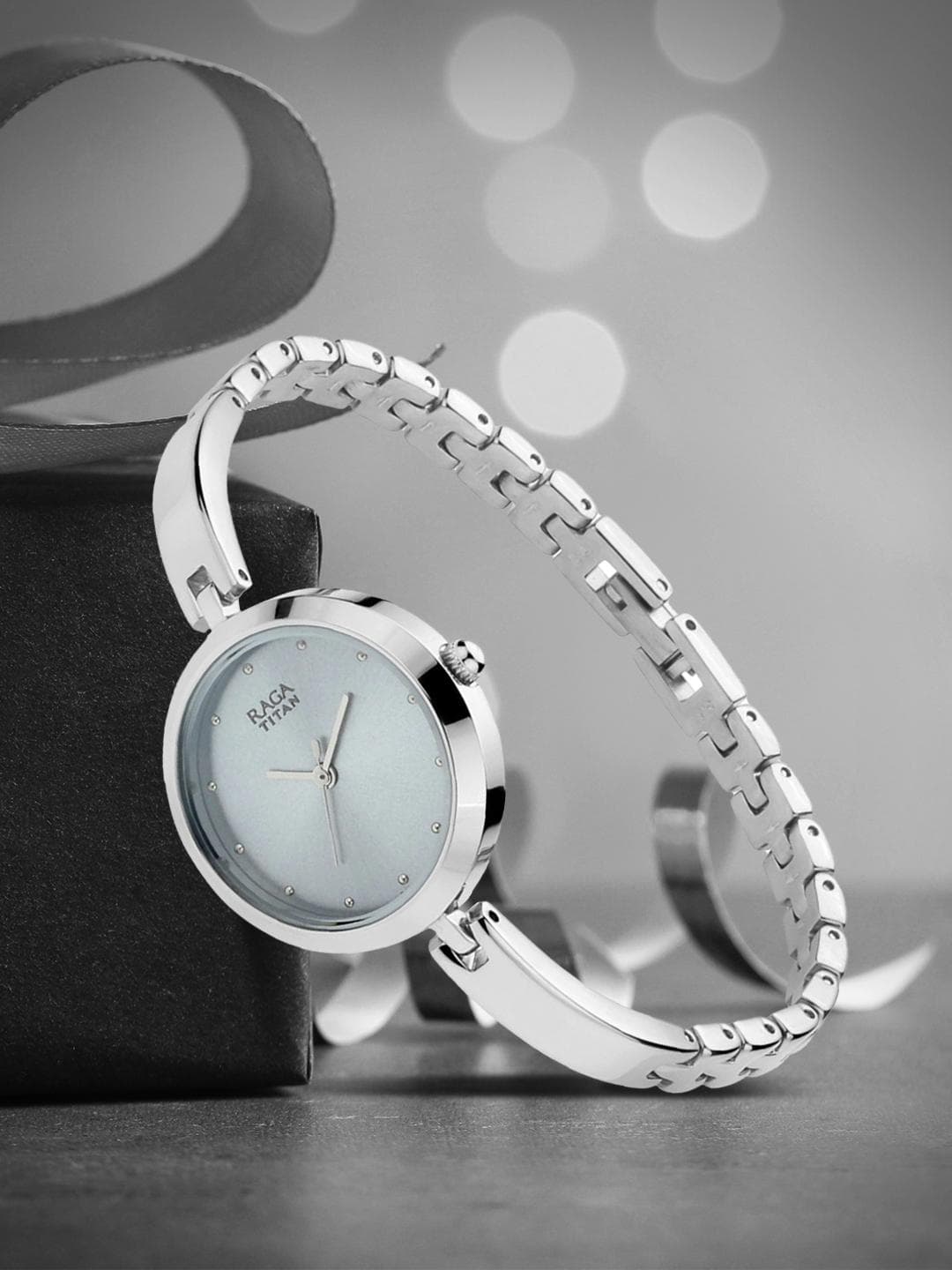 Titan Raga Viva Quartz Analog With Silver Dial Watch For Women- Nt2606sm04
