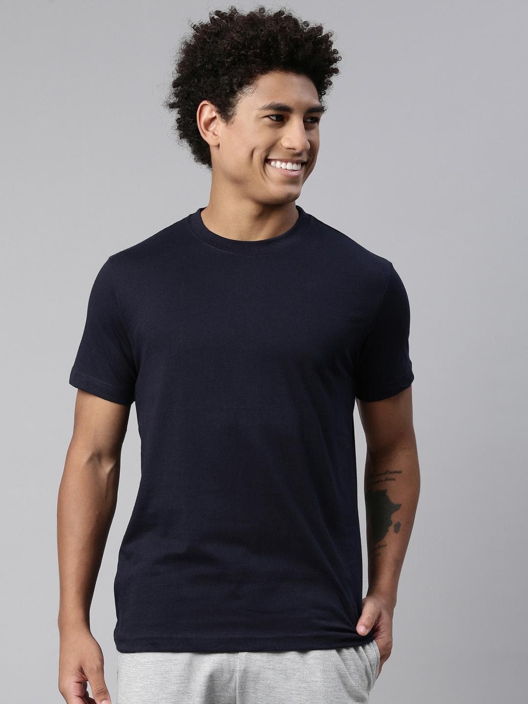 Buy Levis Men Soft Pure Cotton Round Neck Half Sleeve Tshirt - - Apparel for Men
