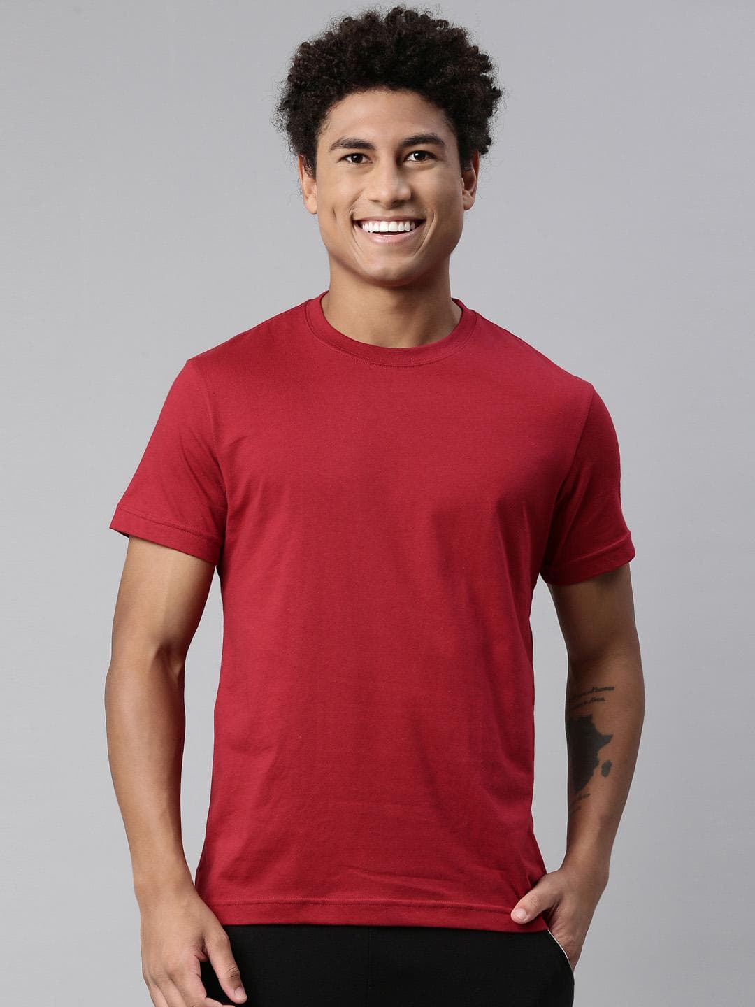 Buy Levis Men Soft Pure Cotton Round Neck Half Sleeve Tshirt - - Apparel for Men