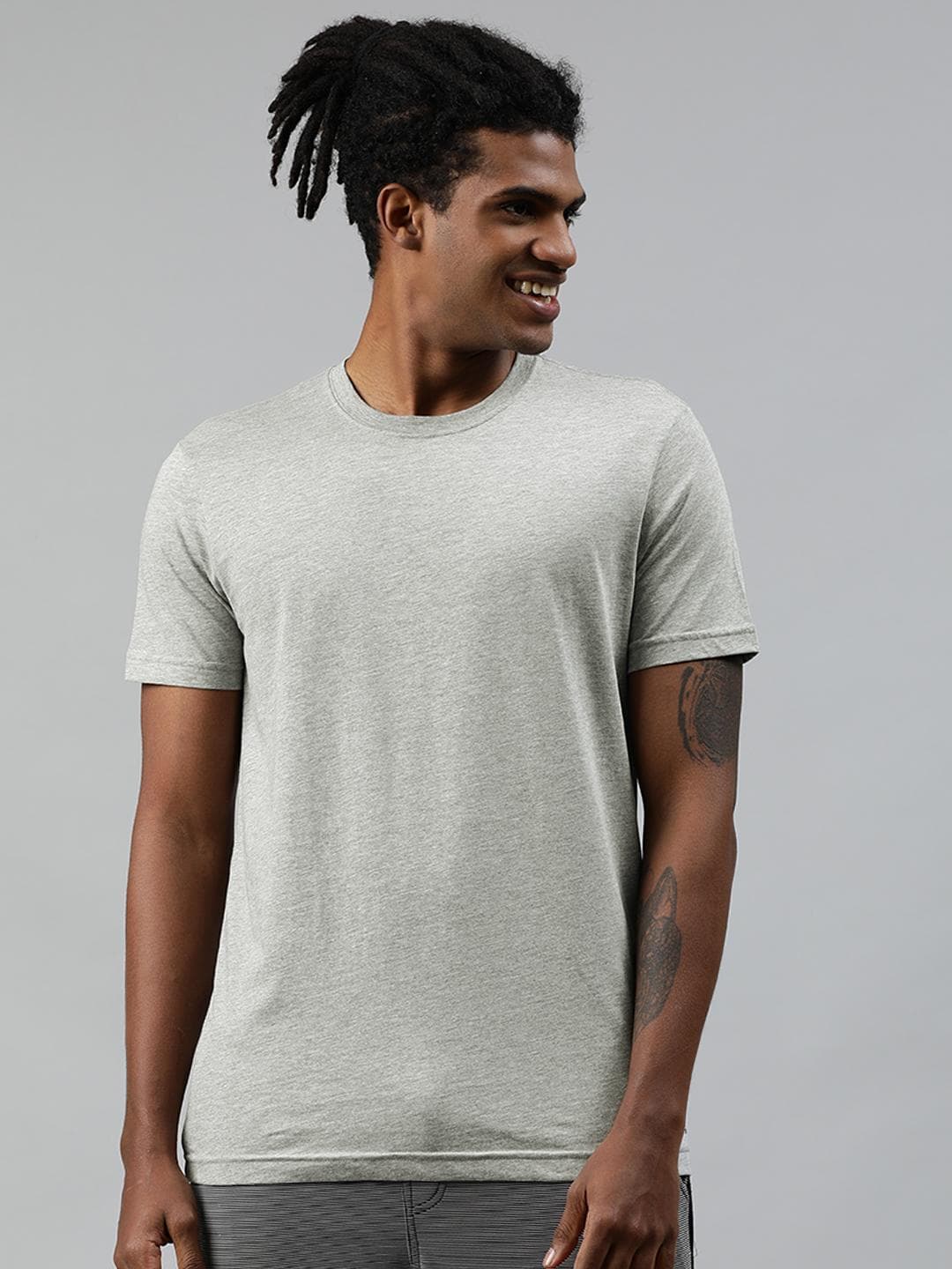 Buy Levis Men Soft Pure Cotton Round Neck Half Sleeve Tshirt - - Apparel for Men