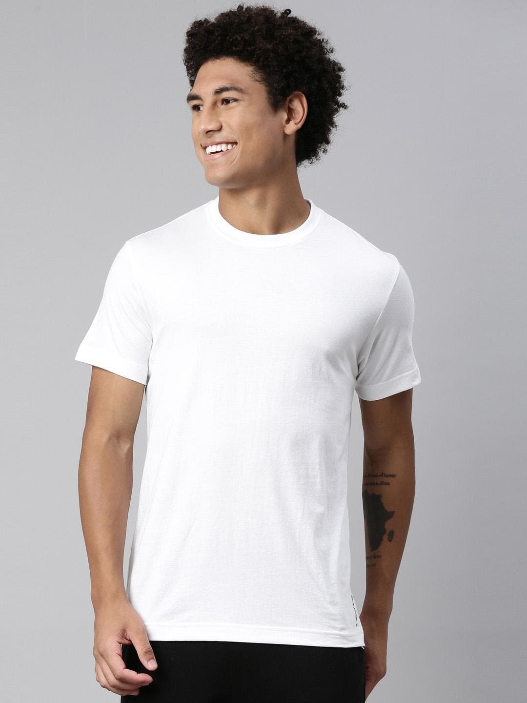 Buy Levis Men Soft Pure Cotton Round Neck Half Sleeve Tshirt - - Apparel for Men