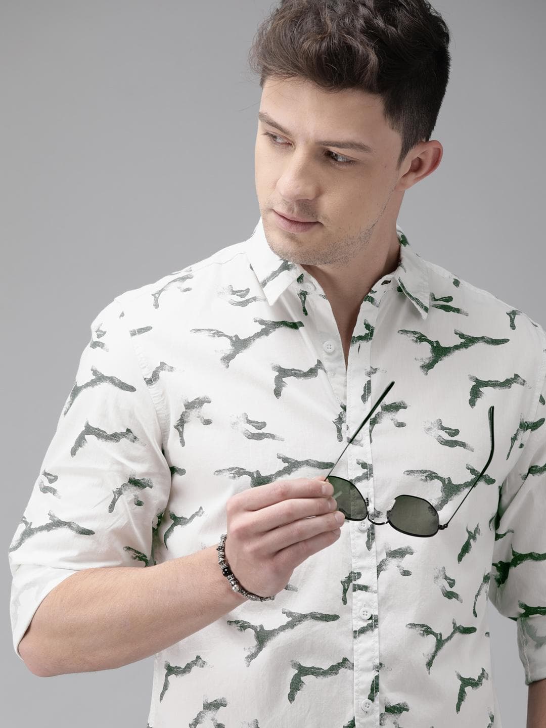 Roadster Men White & Green Regular Fit Printed Casual Shirt