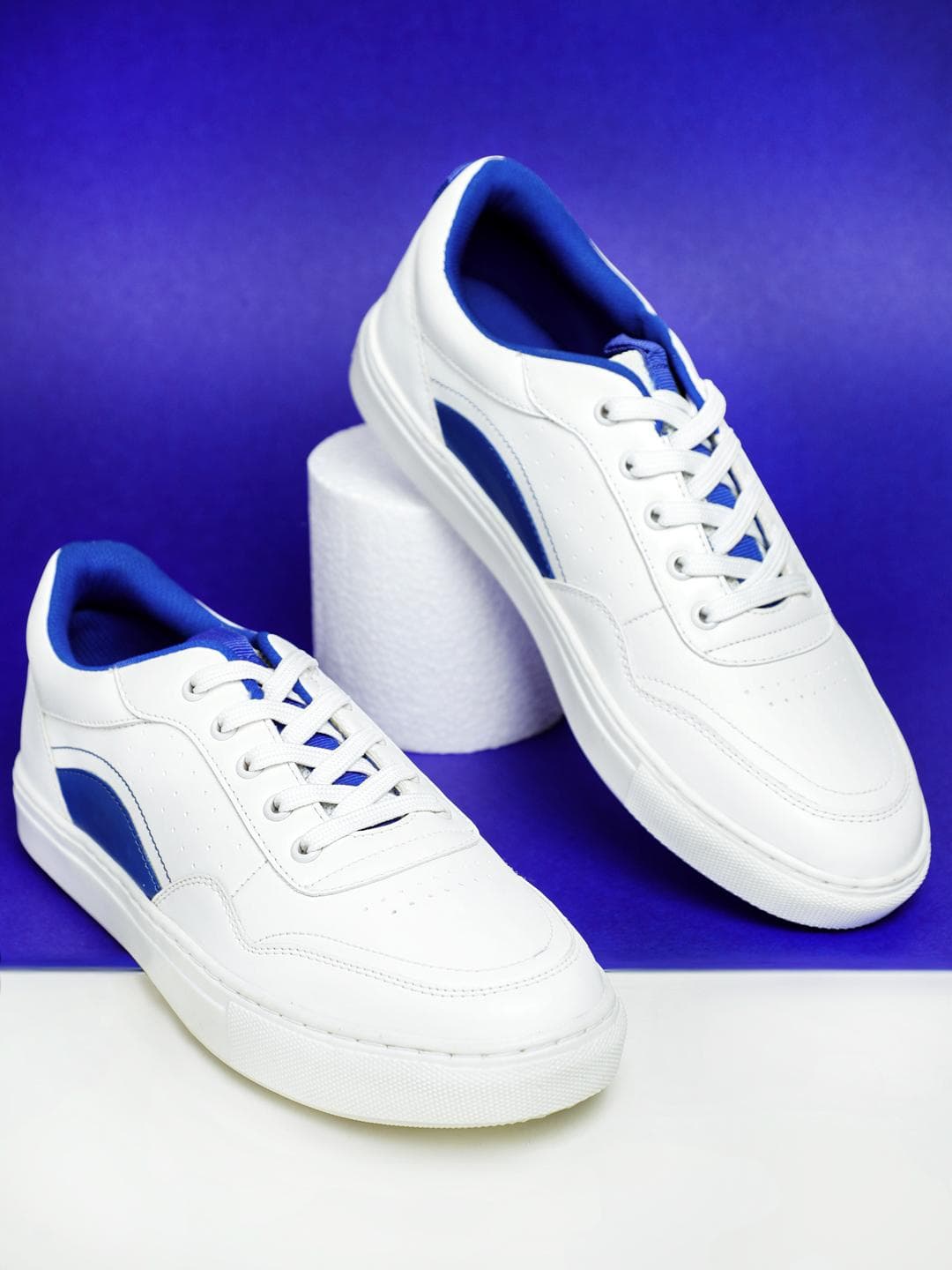 HIGHLANDER Men White Sneakers