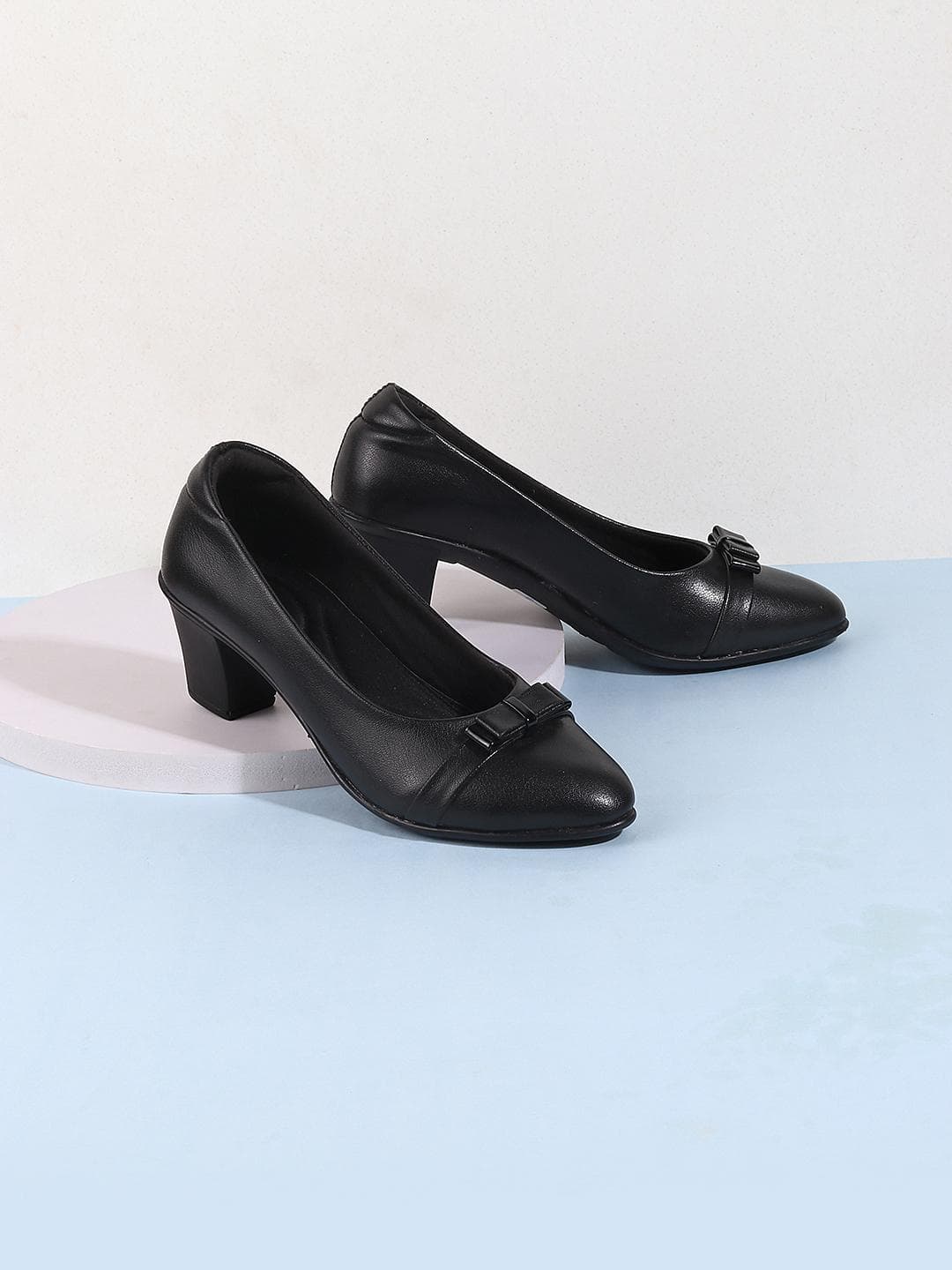 Mochi Womens Black Comfort Pumps with Bow