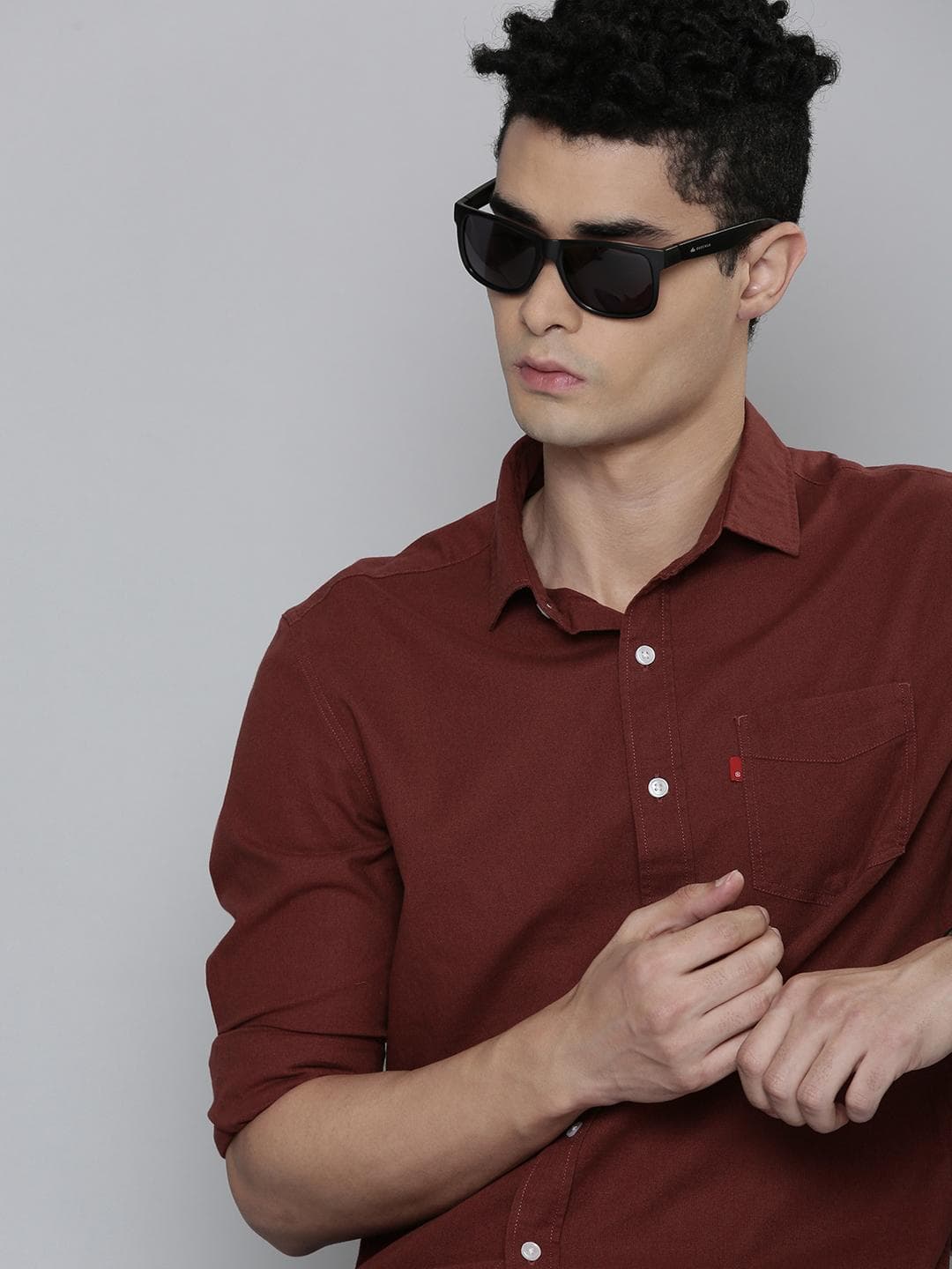 Levis Men Maroon Pure Cotton Slim Fit Casual Shirt