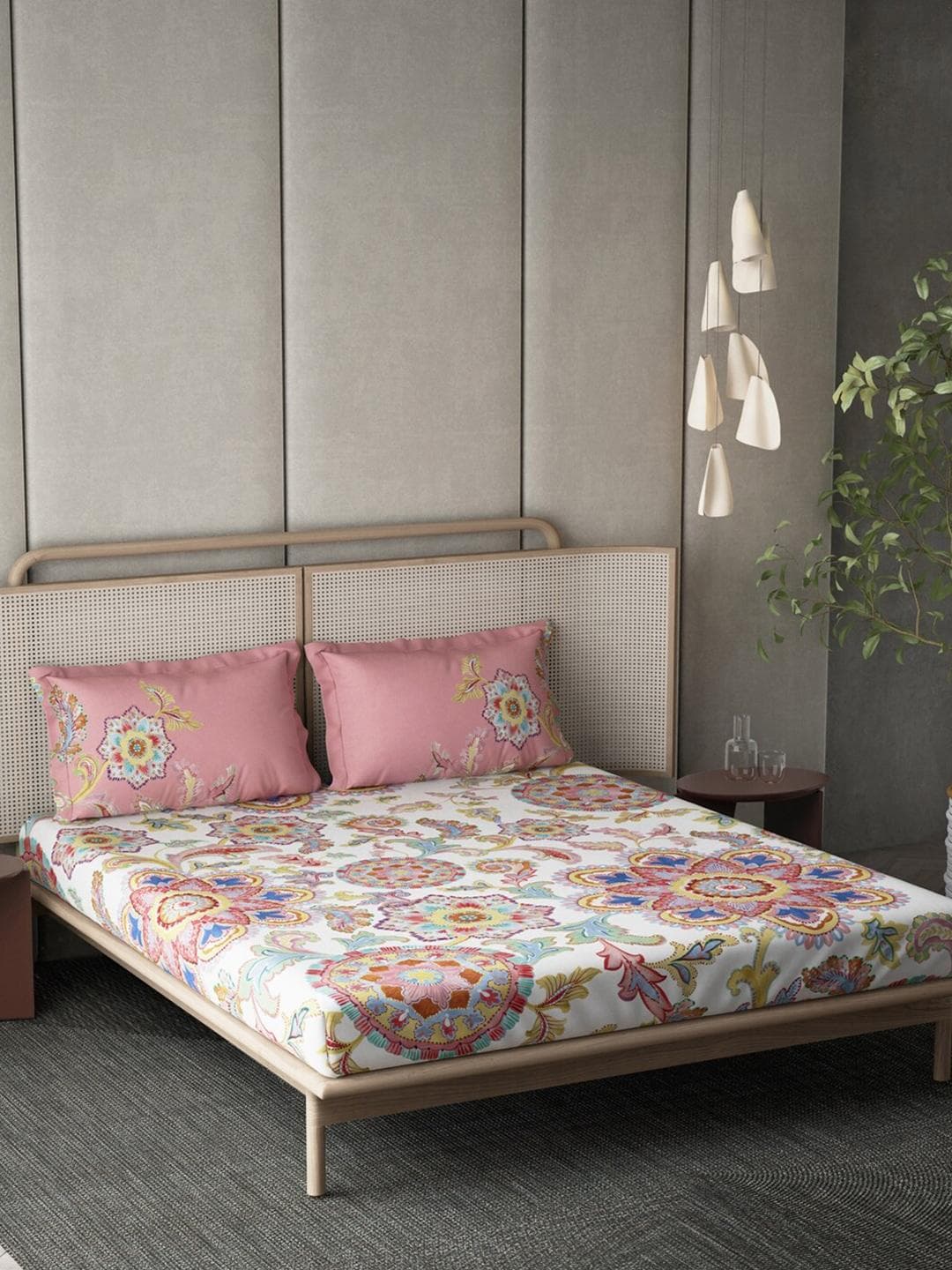DDecor Pink & Off White Ethnic Motifs 130 TC King Bedsheet with 2 Pillow Covers