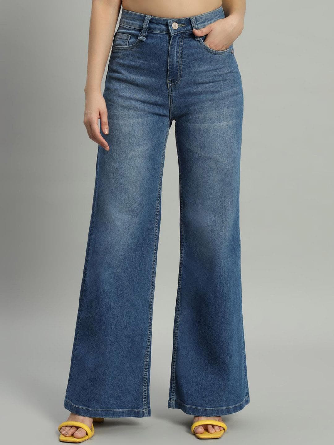 The Roadster Lifestyle Co Women High-Rise Light Faded Jeans
