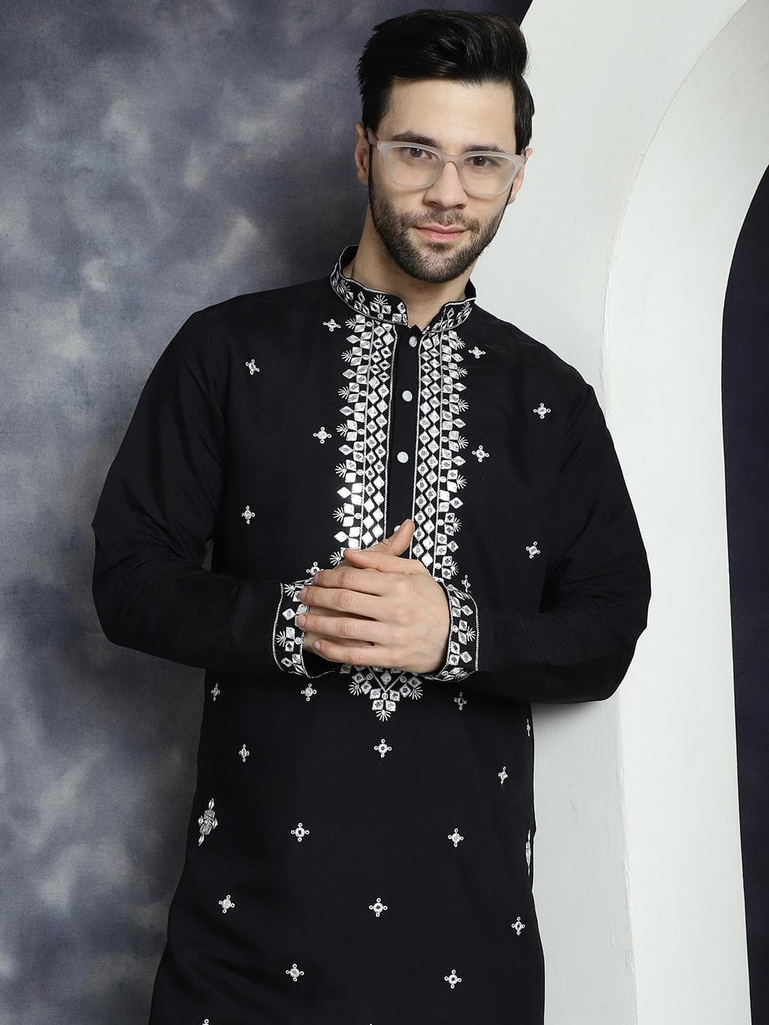 Jompers Mandarin Collar Floral Embroidered Thread Work Kurta