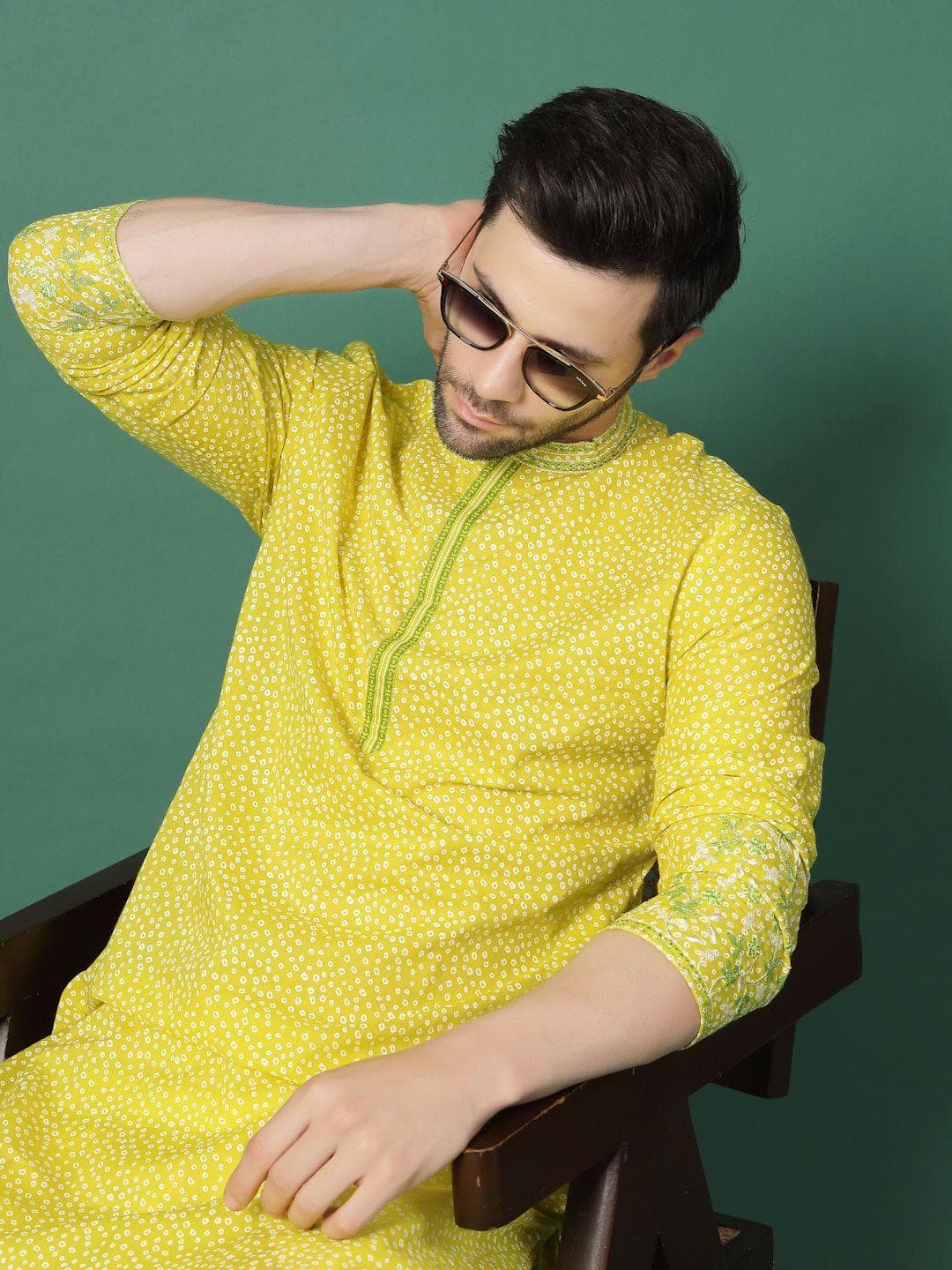 Sangria Lime Green Bandhani Printed Mandarin Collar Thread Work Cotton Straight Kurta