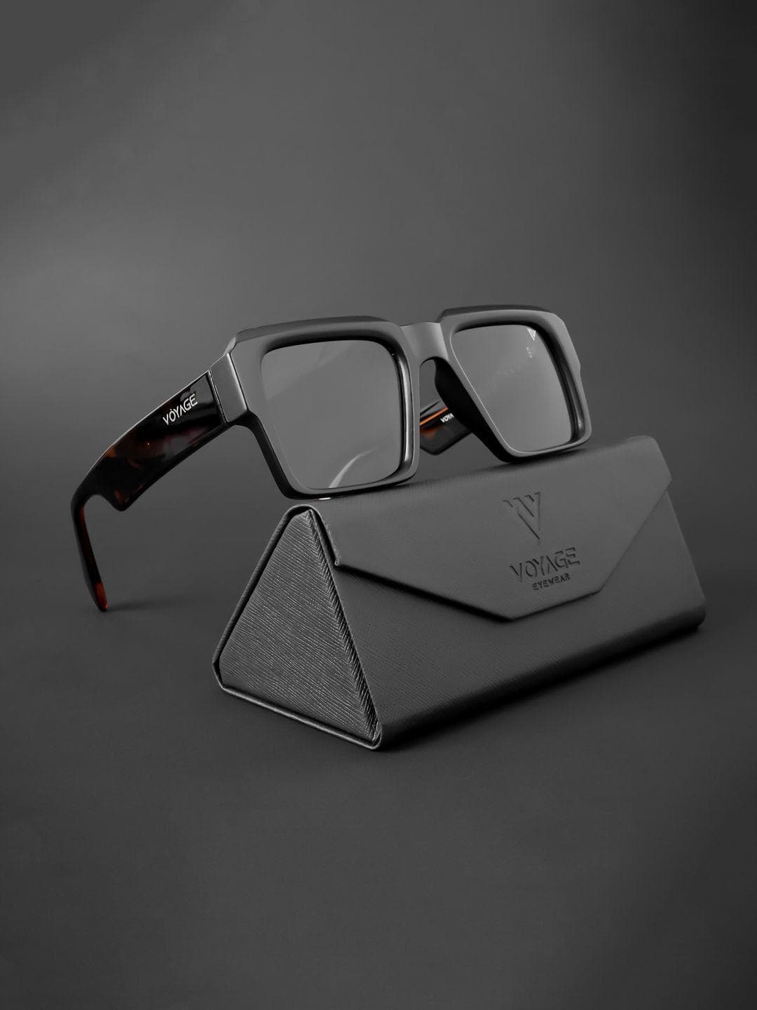 Voyage Unisex Wayfarer Sunglasses with Polarised and UV Protected Lens