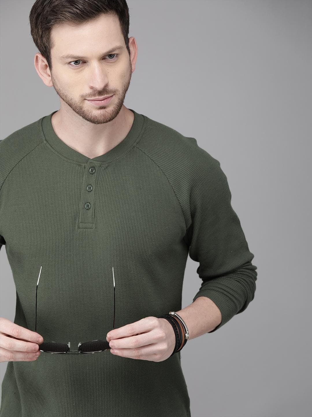 Roadster Men Olive Green Solid Henley Neck Pure Cotton T-shirt
