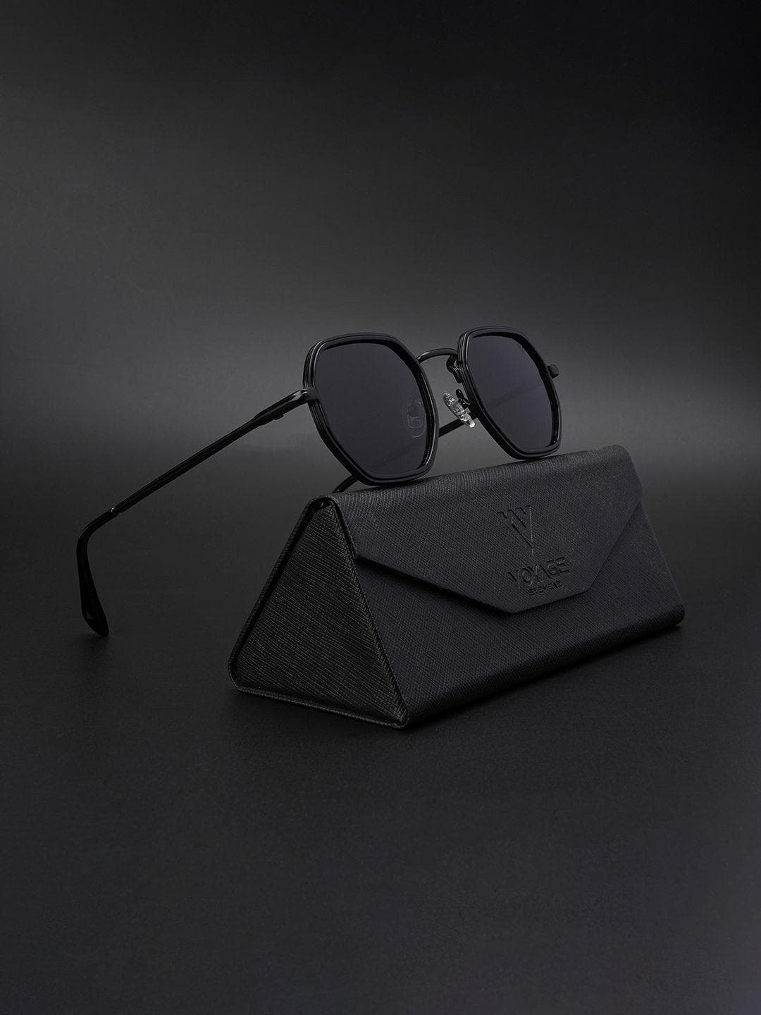 Voyage Adults Square Sunglasses with Polarised and UV Protected Lens 3410PMG5851-Black