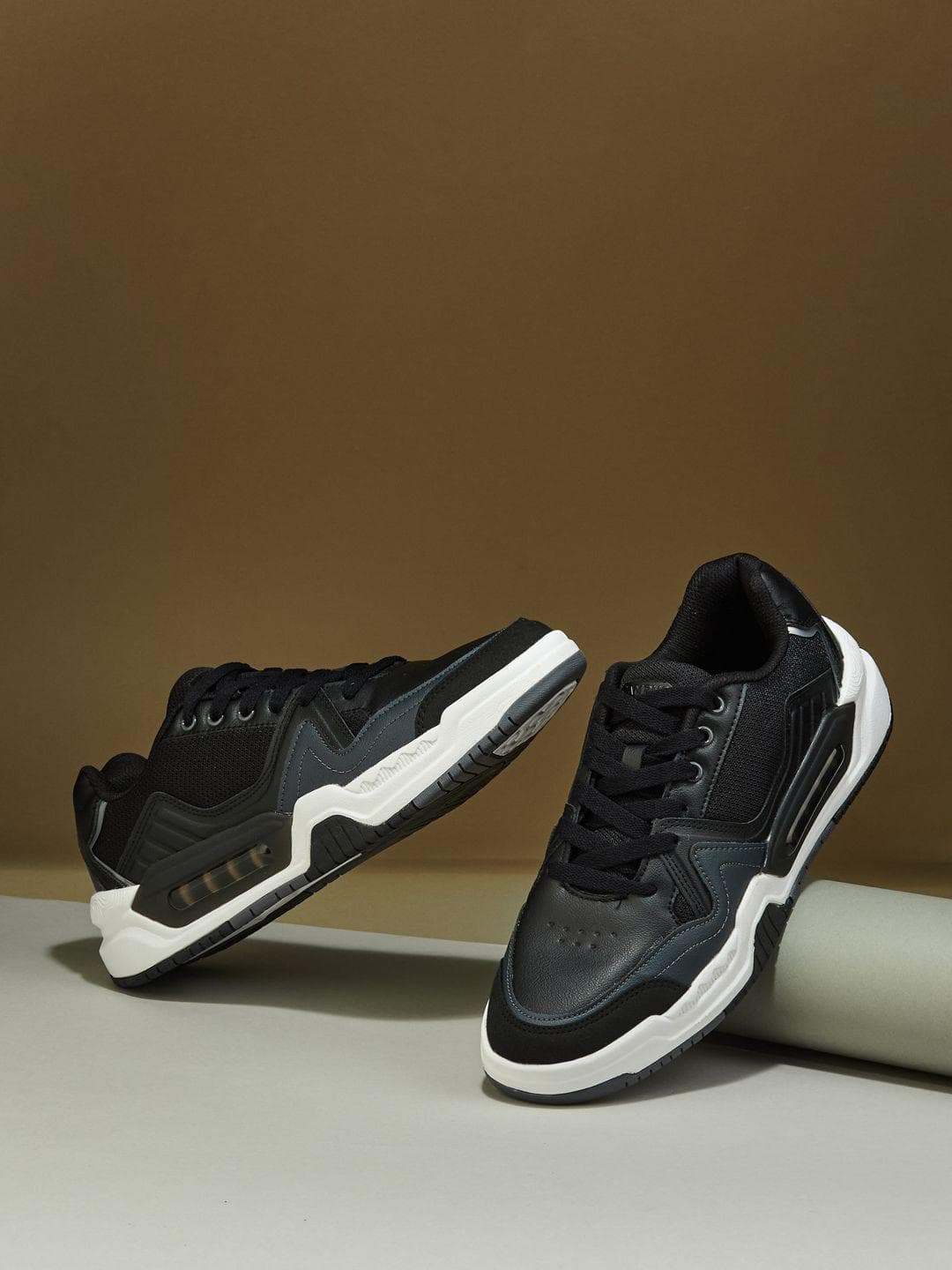 Campus OG-30 Men Lace-Up Sneakers