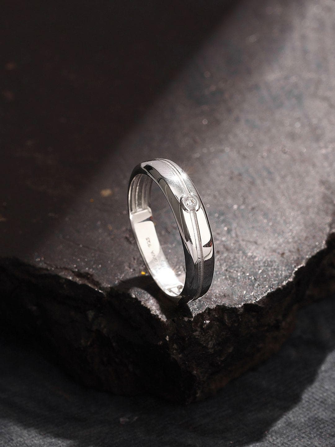 GIVA Men 925 Sterling Silver Rhodium Plated Stone-Studded Adjustable Finger Ring