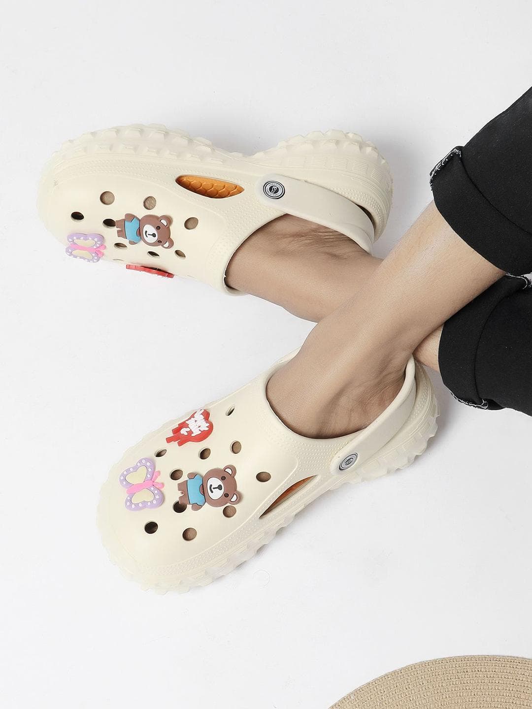 glitchez Women Self Design Clogs