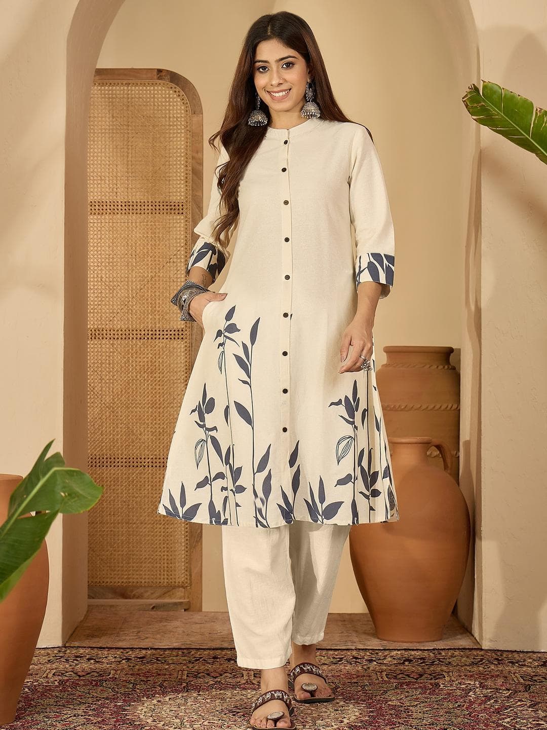 Sangria Women Floral Printed Thread Work Floral Kurta