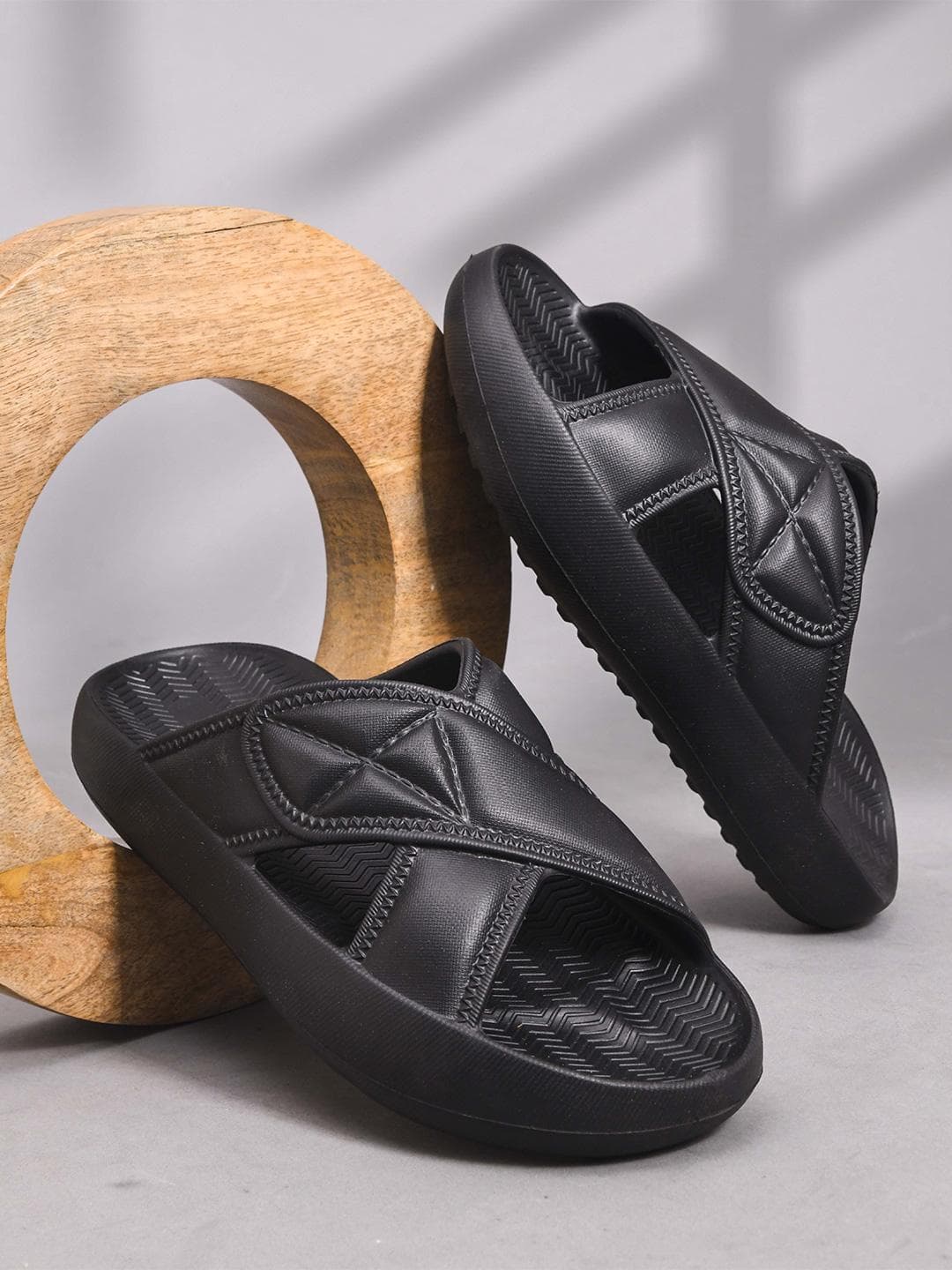 Deflow Men Self Design Casual Sliders