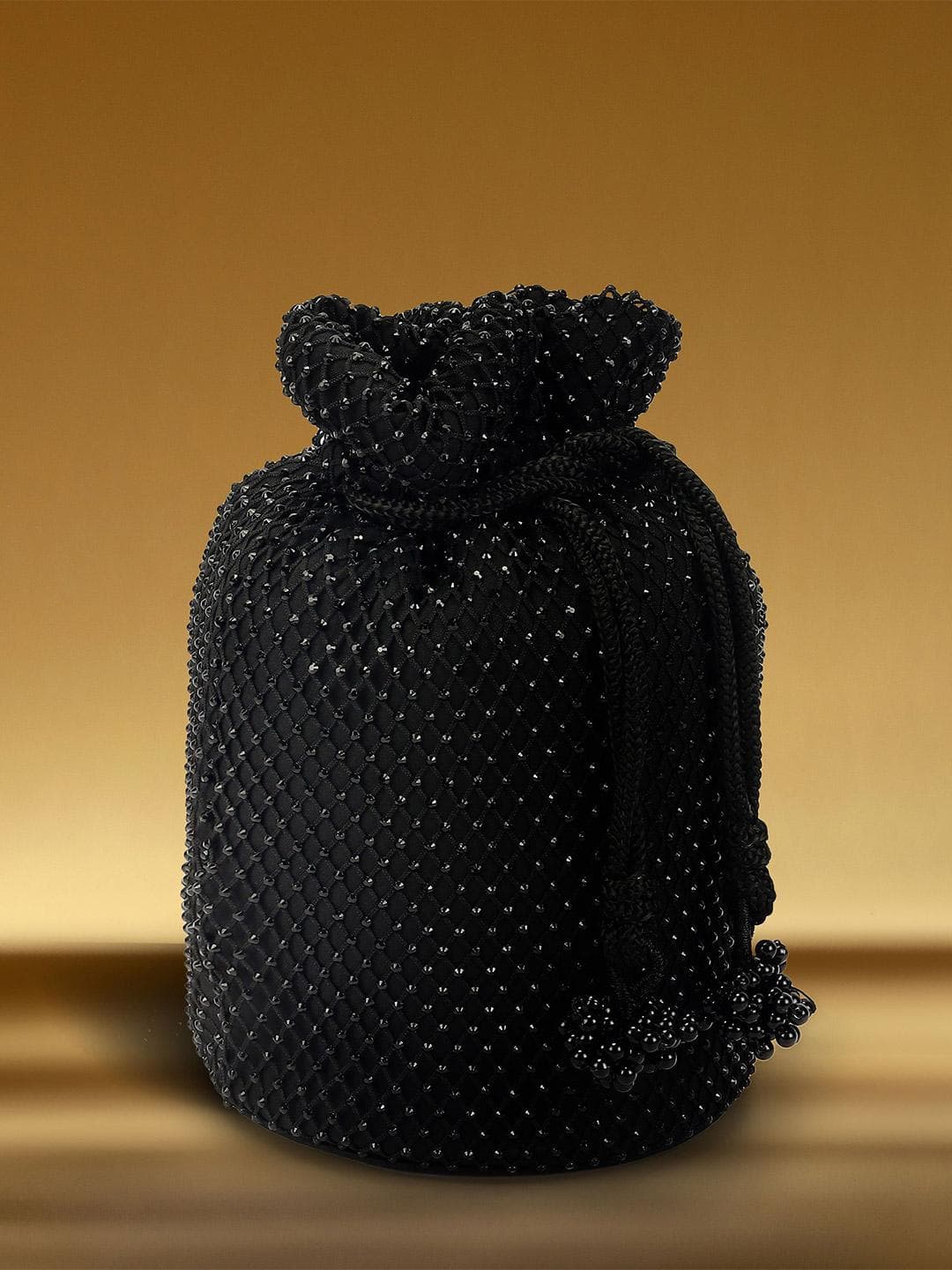 Mochi Women Embellished Potli Clutch