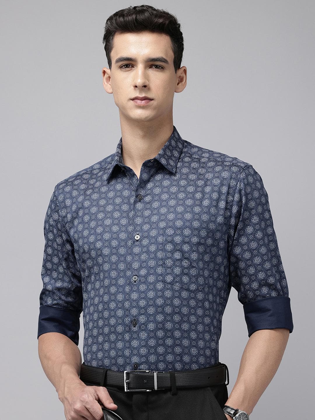 Arrow Pure Cotton Manhattan Slim Fit Ethnic Motifs Printed Formal Shirt