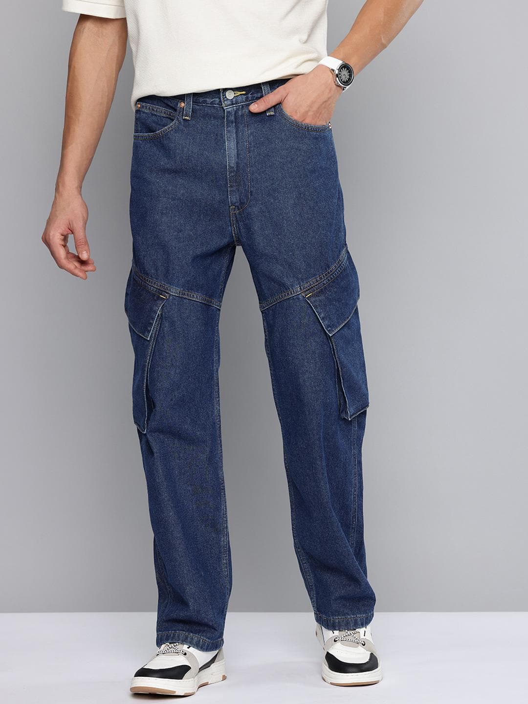 Levis Men 565 Straight Fit Mid-Rise Light Fade Stretchable Pure Cotton Cargo Styles Jeans