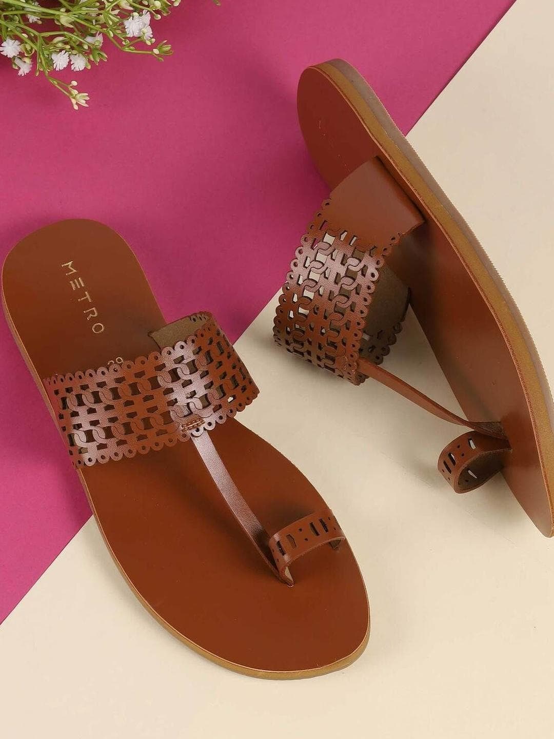 Metro Women Ethnic One Toe Flats with Laser Cuts
