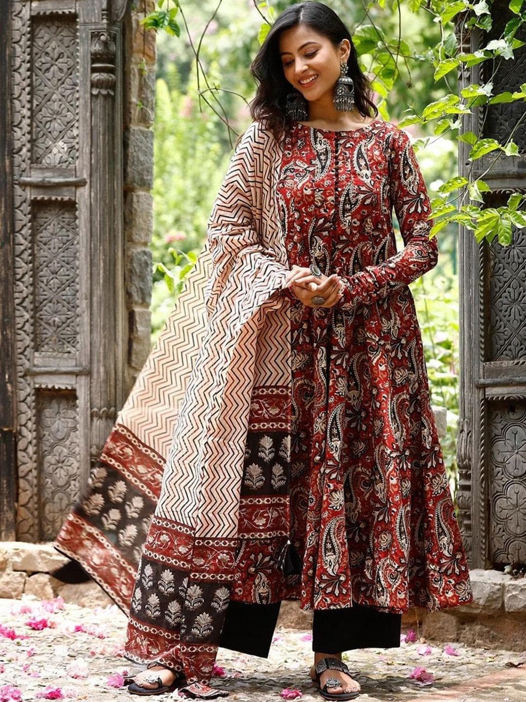 ARADHNA Women Paisley Printed Anarkali Kurta with Trousers & Dupatta