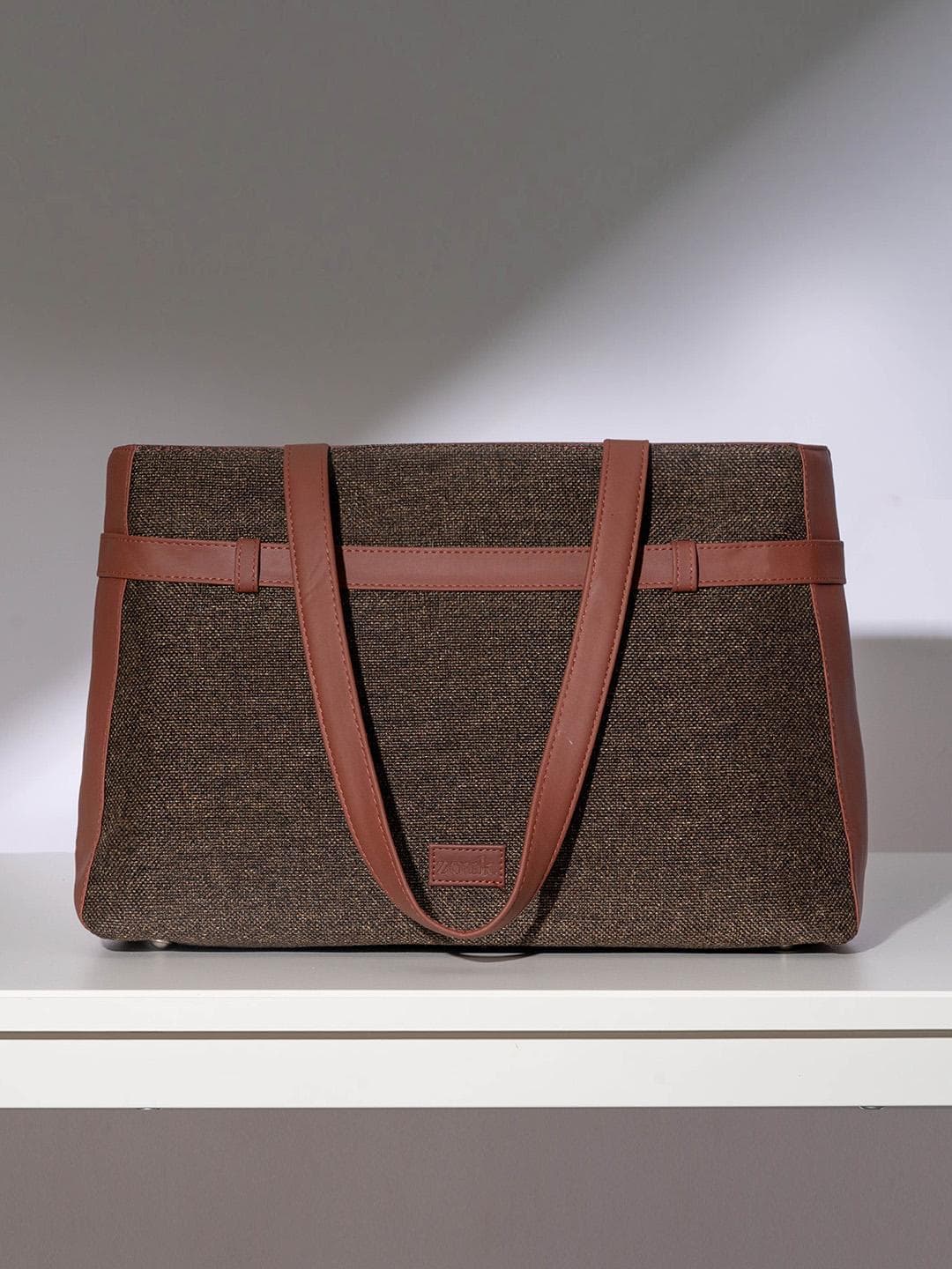 ZOUK Women Textured Shopper Leather Tote Bag