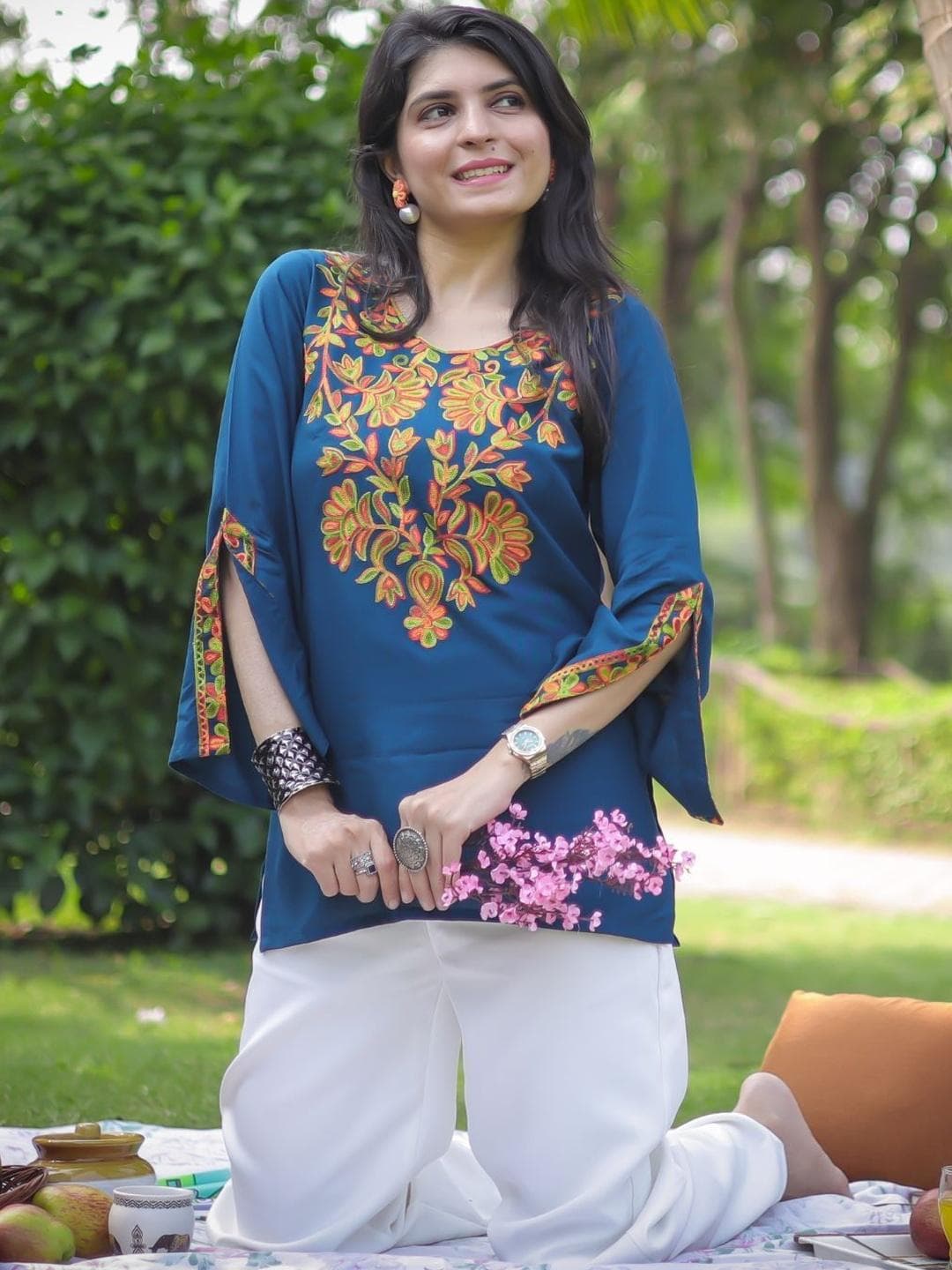 Youthnic Ethnic Motifs Embroidered V-Neck Flared Sleeves Thread Work Thread Work Kurti