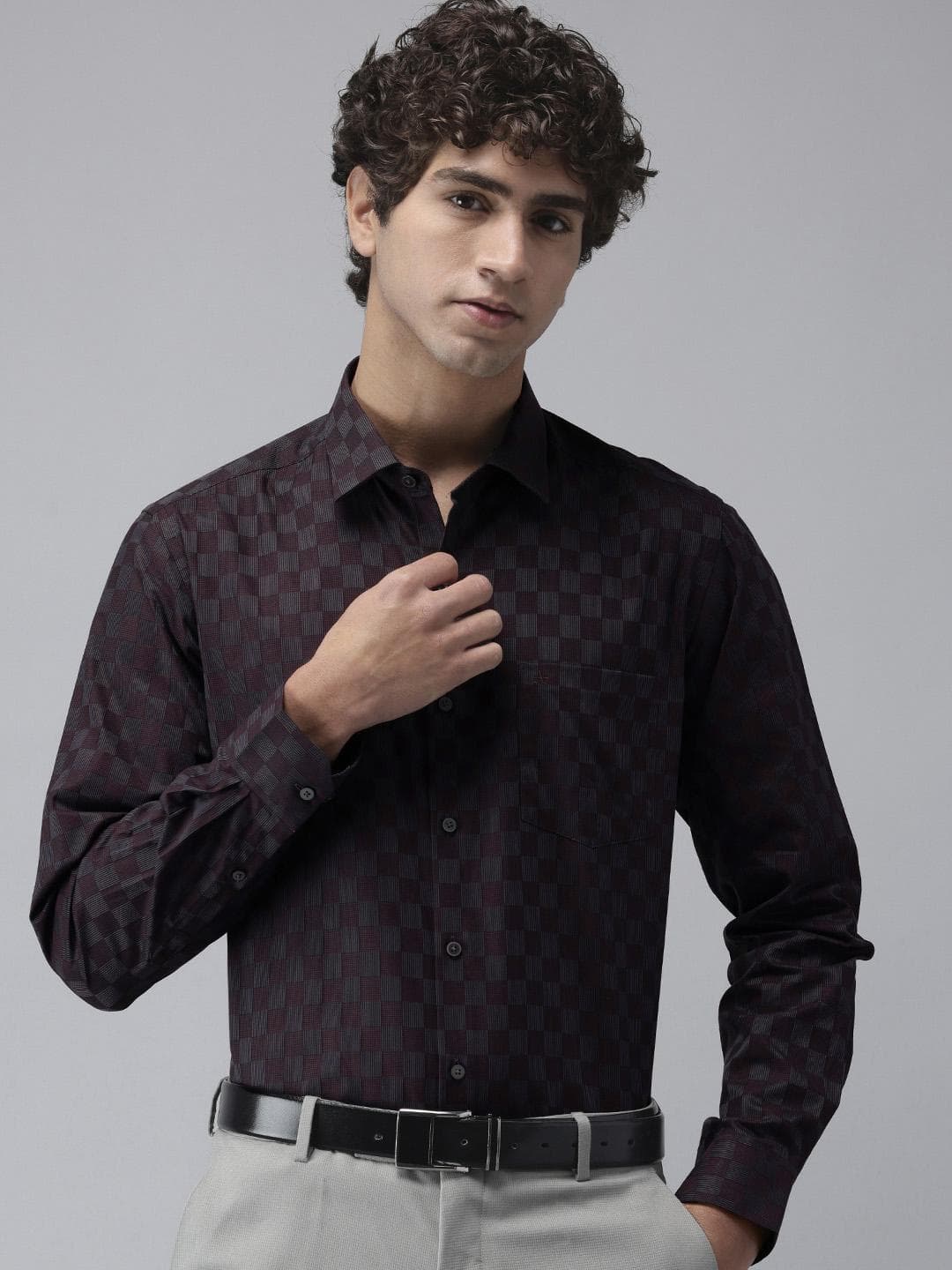 Arrow Pure Cotton Manhattan Slim Fit Self-Design Formal Shirt
