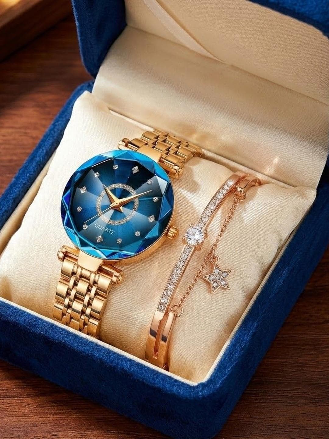 SZN Round-Shaped Analog Watch With Bracelet