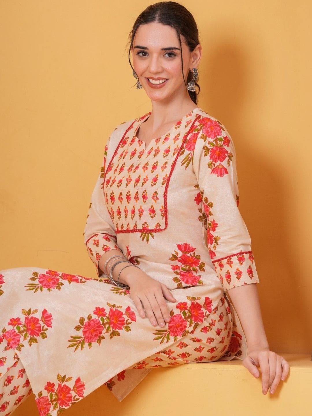 KKOUTFITS Women Floral Printed Regular Pure Cotton Kurta with Trousers