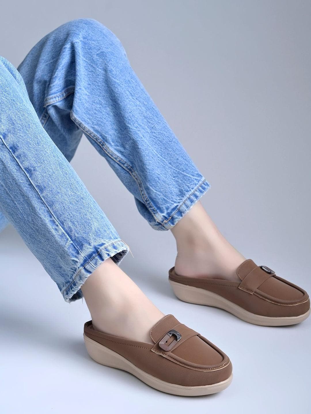 DressBerry Women Textured Mules