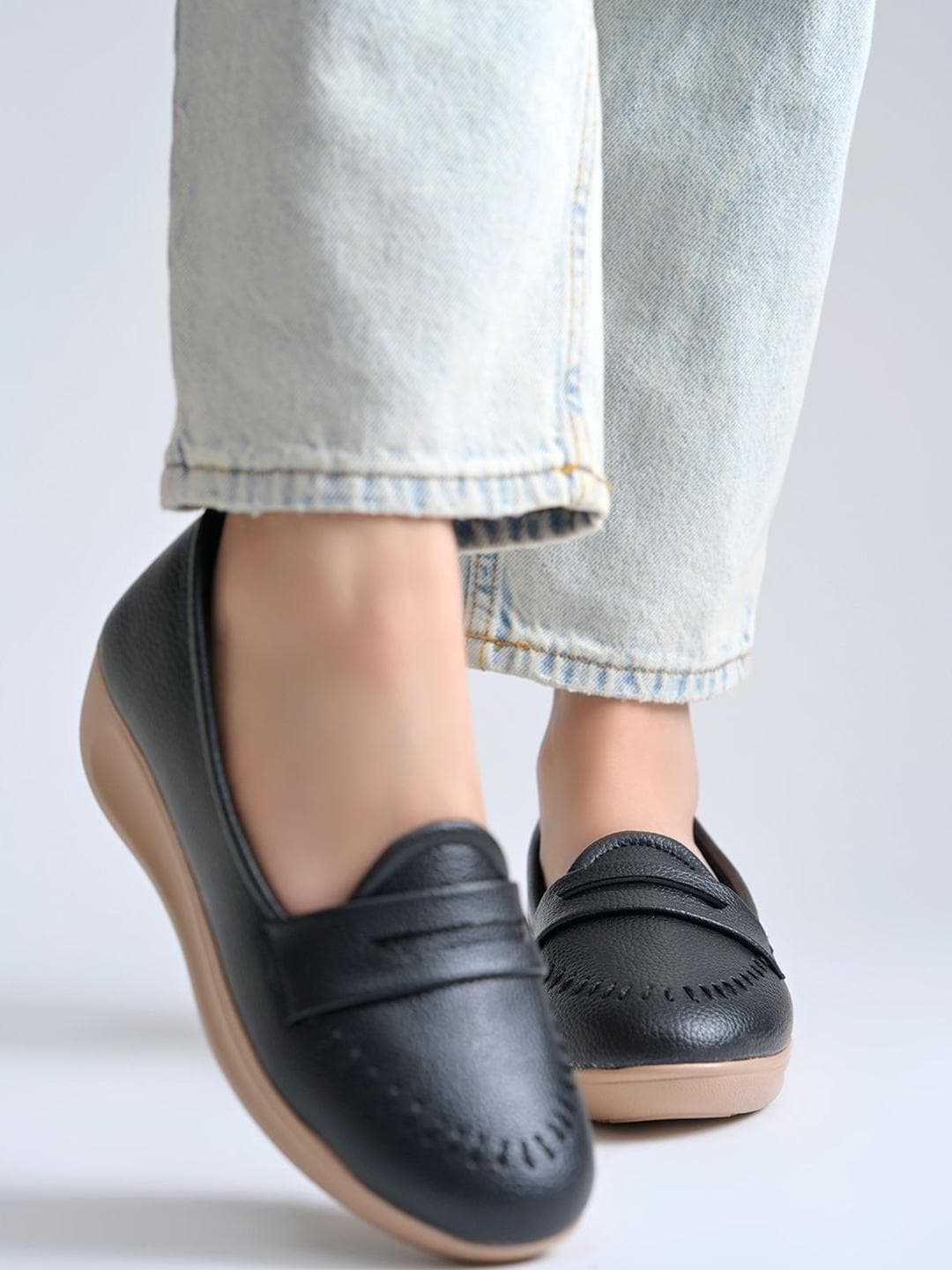 DressBerry Women Textured Loafers