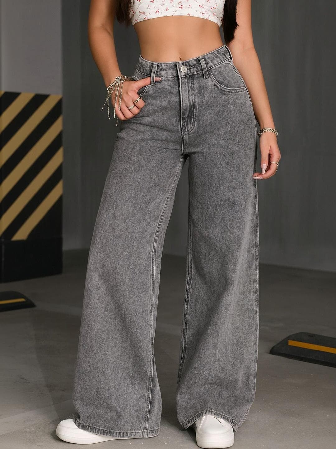 KASHIANXSTYLE Women Relaxed Fit High-Rise Light Fade Jeans