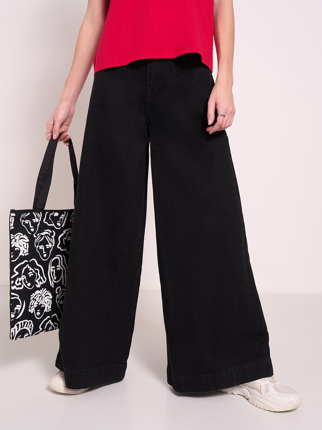 People Women Mildly Distressed Jeans