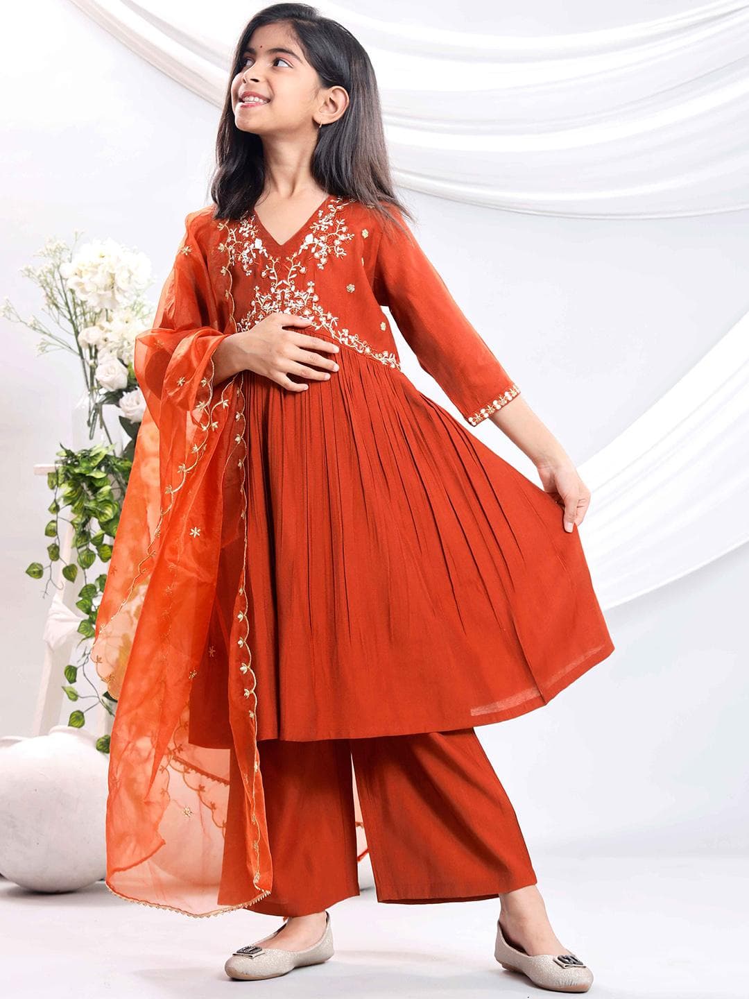 misbis Girls Floral Embroidered Regular Sequinned Kurta with Palazzos & With Dupatta