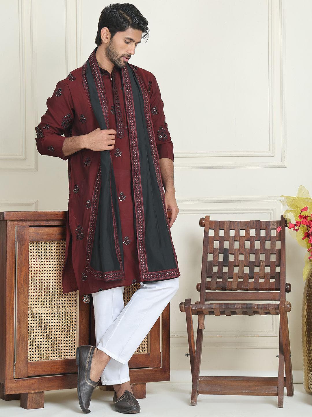 Jompers Men Floral Embroidered Kurta with Pyjama & Dupatta