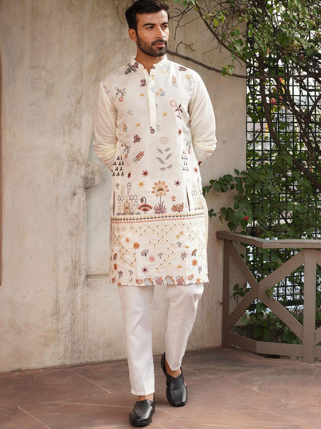 Jompers Men Floral Embroidered Republic Day Kurta with Pyjama
