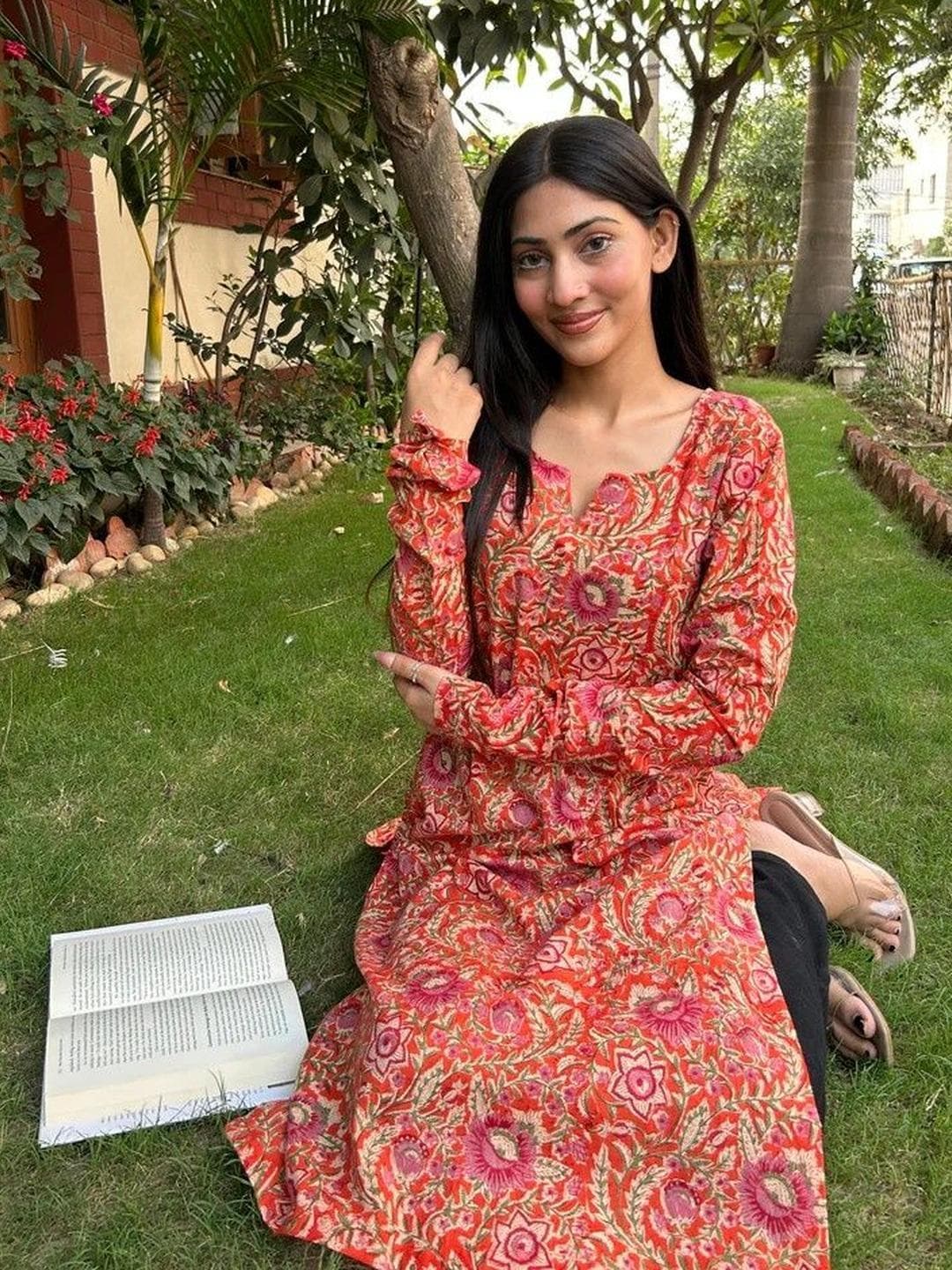 SHRIYANI Floral Printed Cotton Notch Neck Straight Kurta
