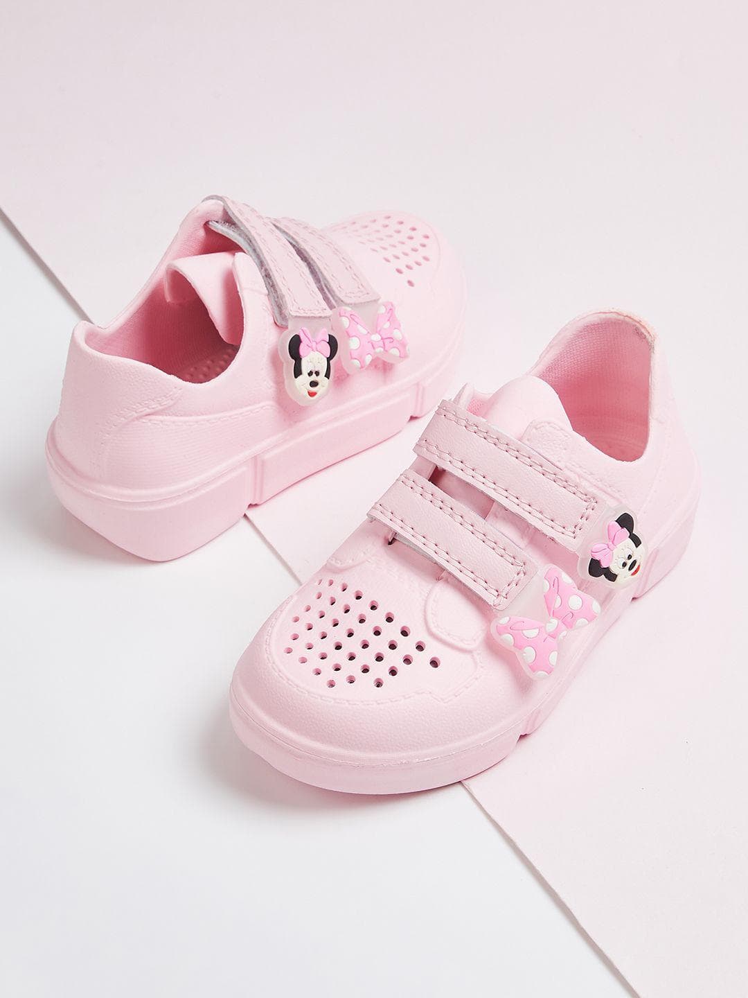 max Girls Round Toe Velcro Sneaker