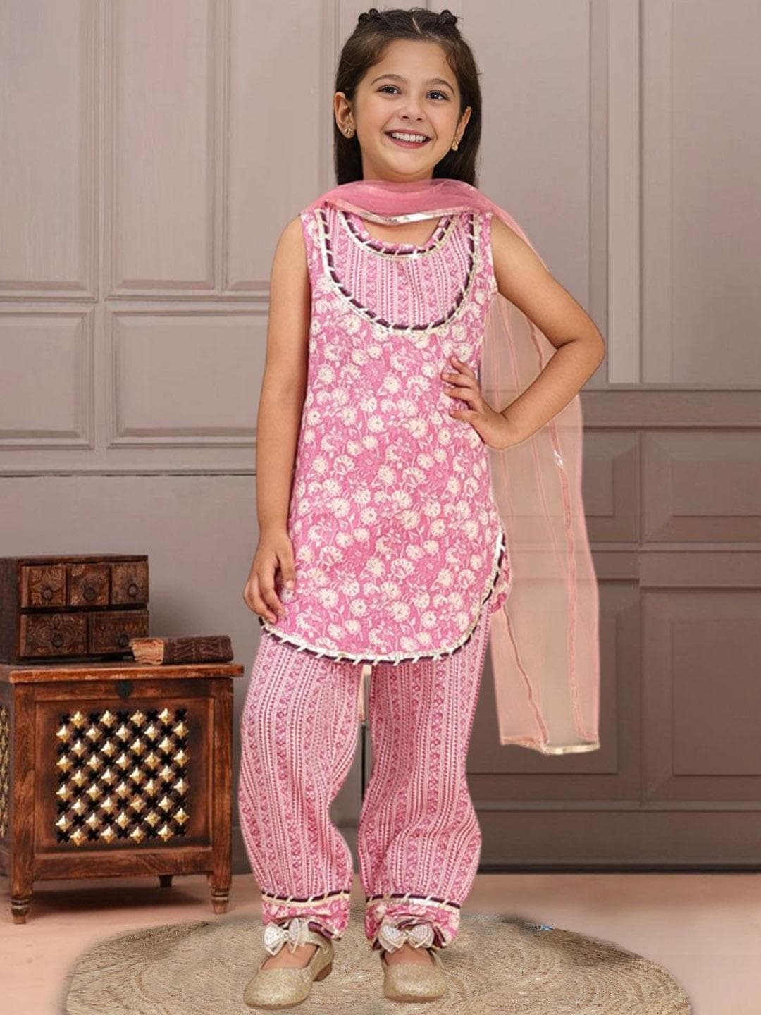 Cutiekins Girls Floral Printed Gotta Patti Work Straight Kurta With Trousers & Dupatta