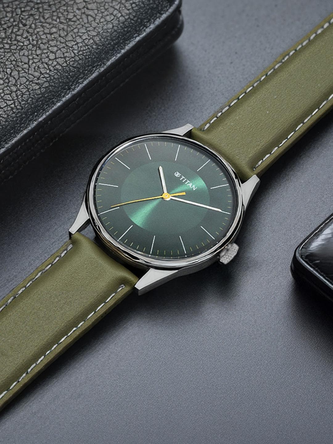 Titan Workwear Urban Edge Quartz Analog With Green Dial Watch For Men - Np1802sl04