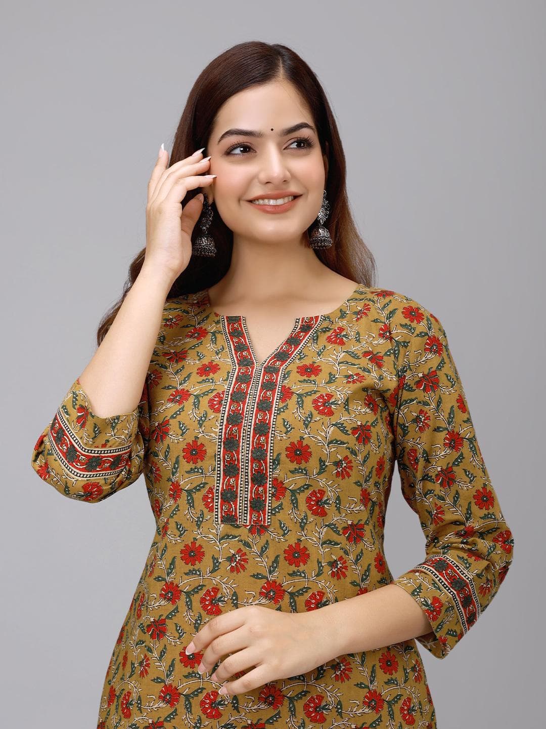 VICITRA Women Floral Printed Round Neck Straight Kurta