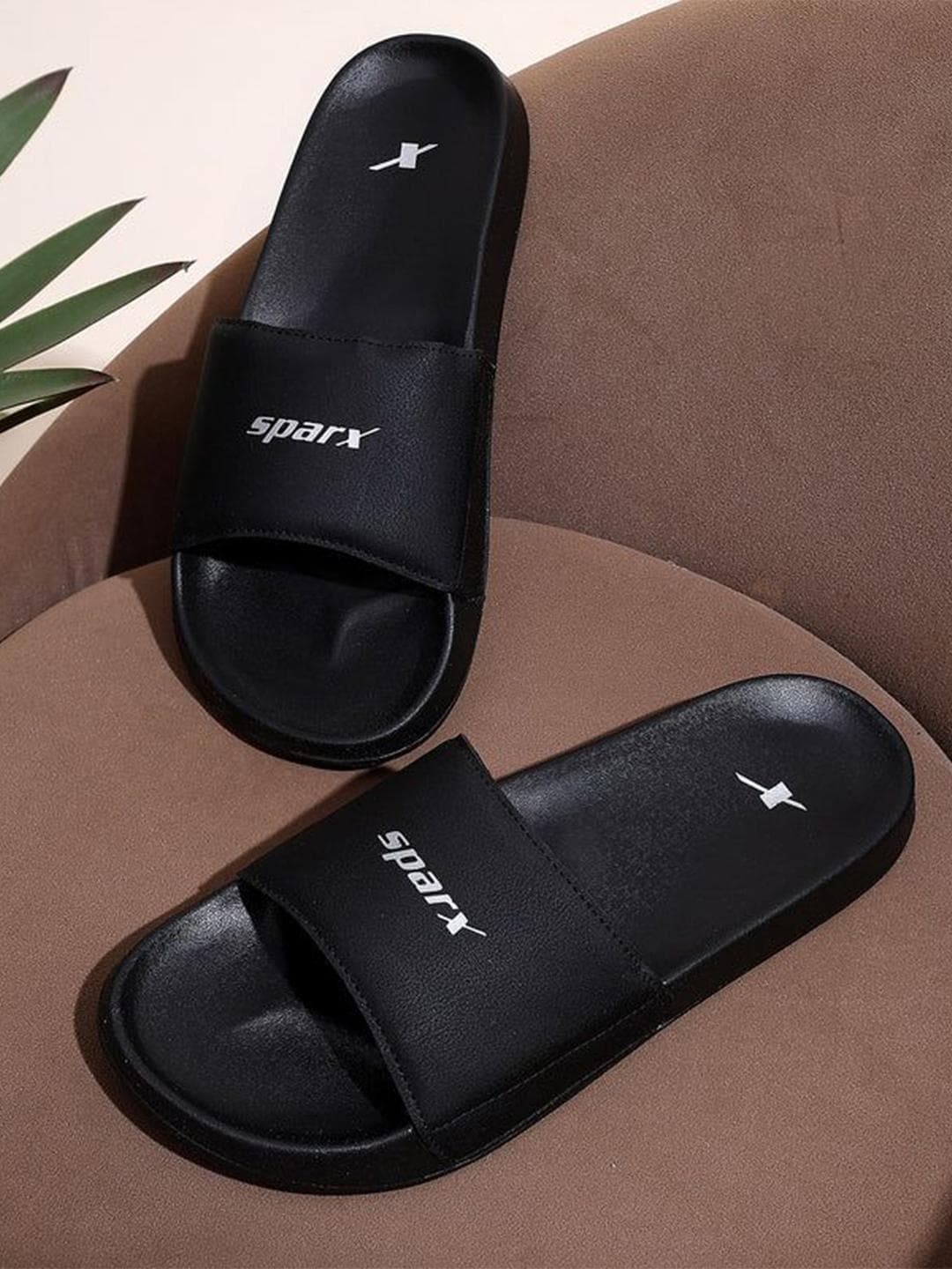 Sparx Men Printed Rubber Sliders