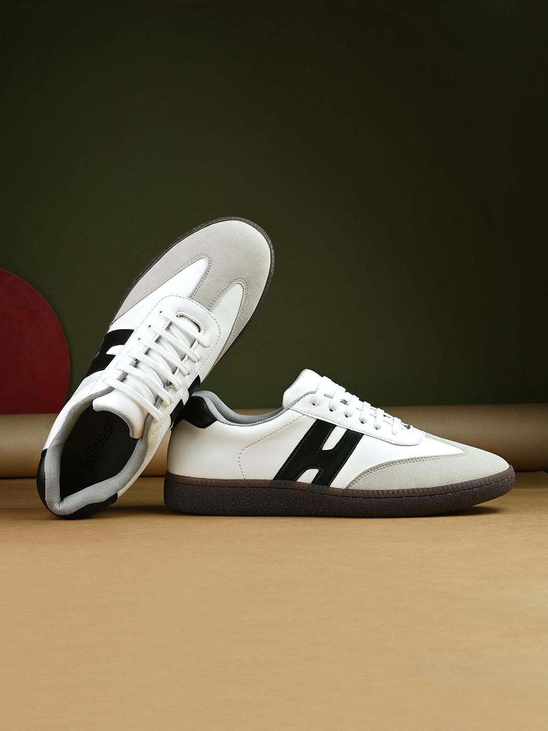 The Roadster Lifestyle Co. Men Colourblocked Regular Casual Sneakers